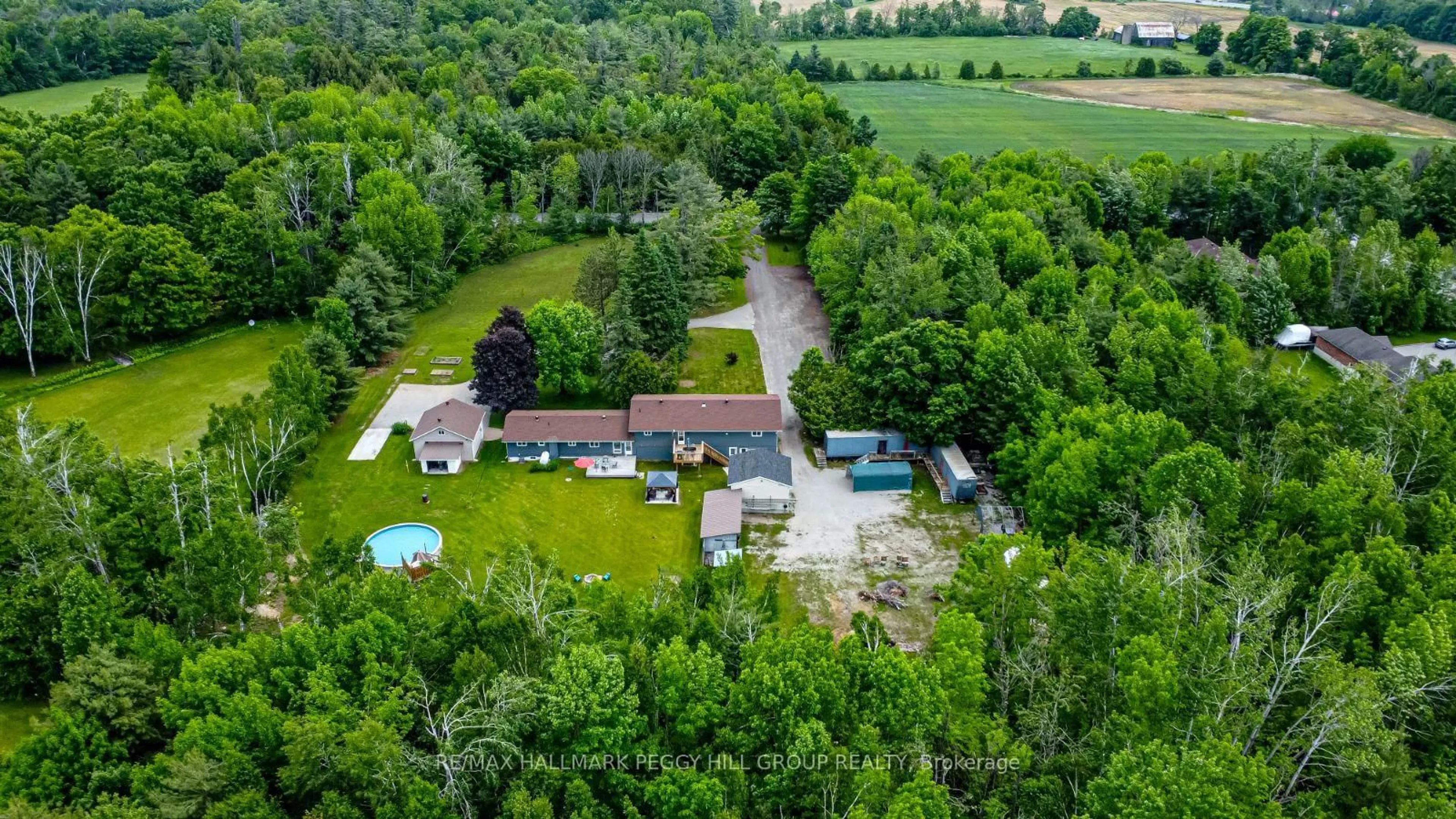 A pic from outside/outdoor area/front of a property/back of a property/a pic from drone, unknown for 3632 Telford Line, Severn Ontario L3V 6R1