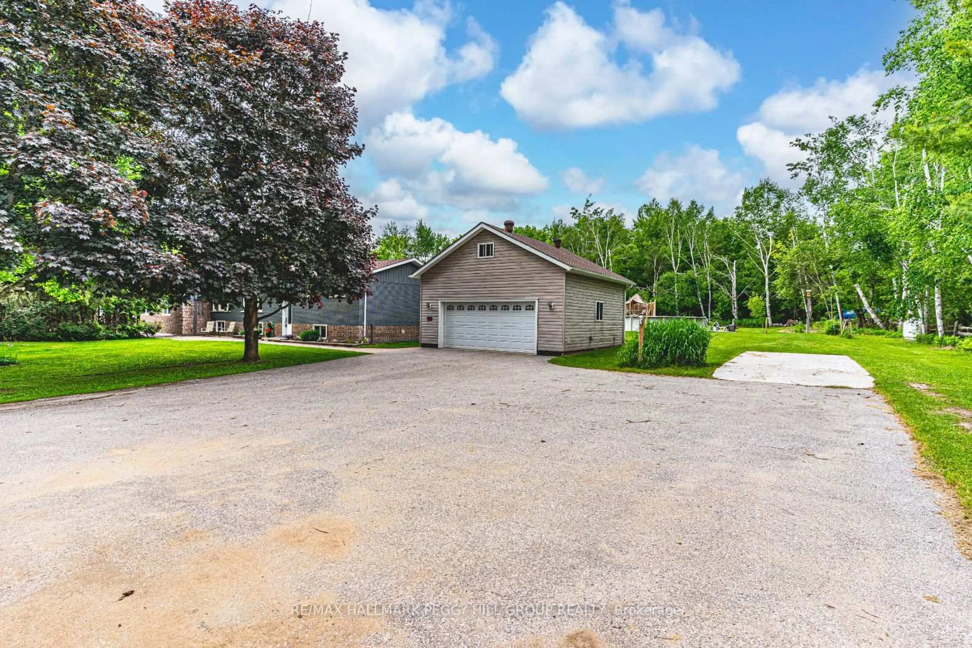 A pic from outside/outdoor area/front of a property/back of a property/a pic from drone, street for 3632 Telford Line, Severn Ontario L3V 6R1
