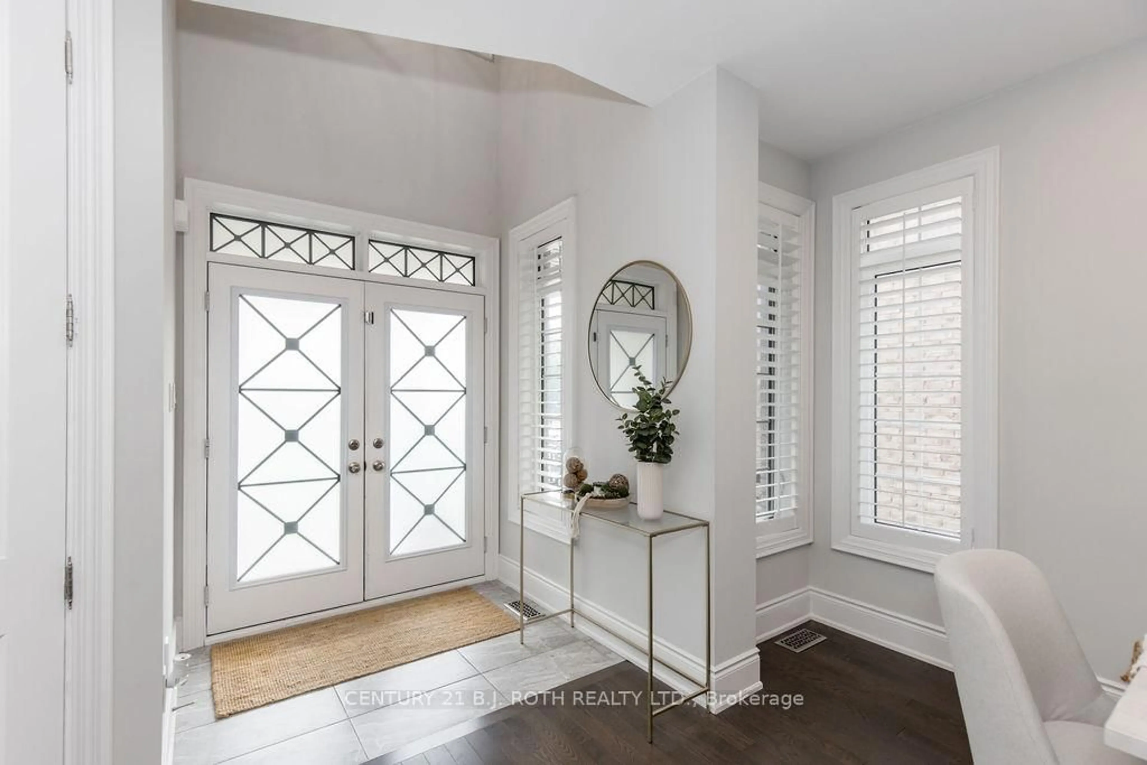 Indoor entryway for 20 WESTMINSTER Circ, Barrie Ontario L4M 0A3