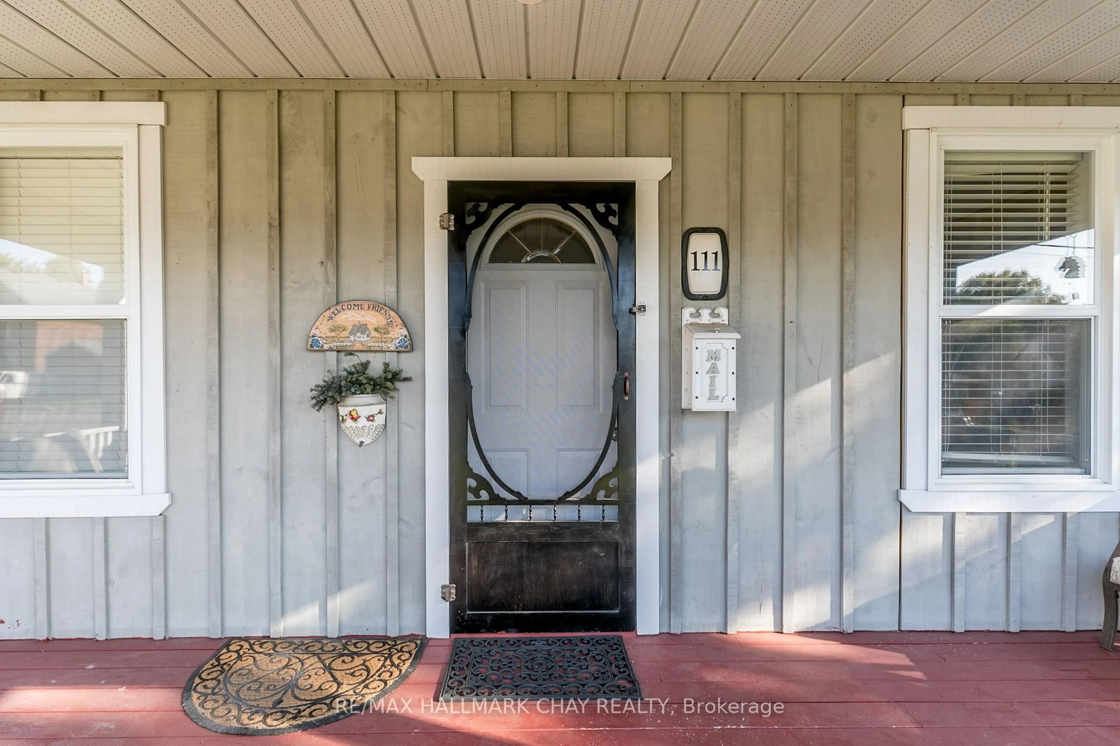 Indoor entryway for 111 Penetang St, Barrie Ontario L4M 1V7