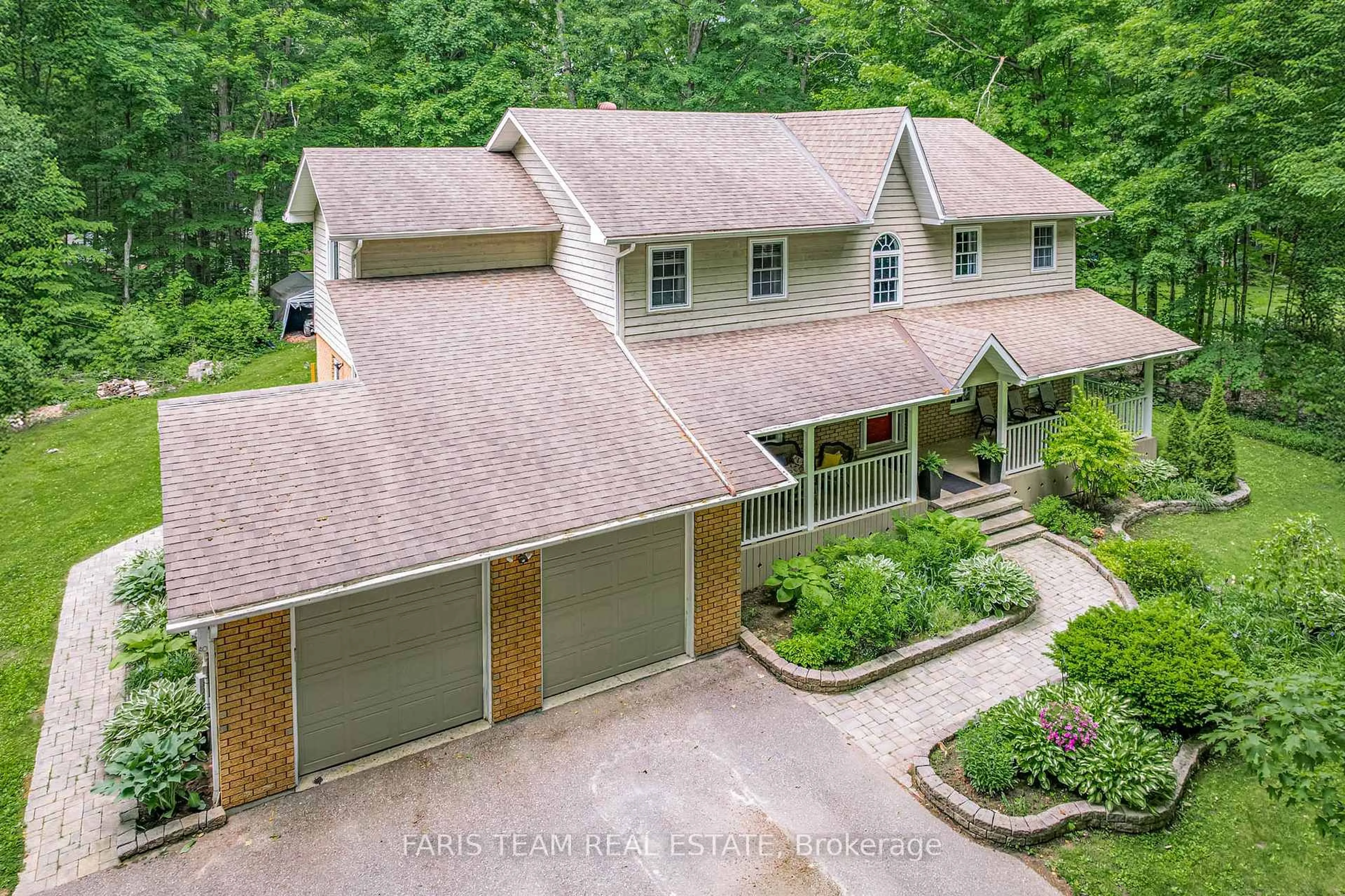 A pic from outside/outdoor area/front of a property/back of a property/a pic from drone, street for 64 Goldfinch Cres, Tiny Ontario L0L 2J0