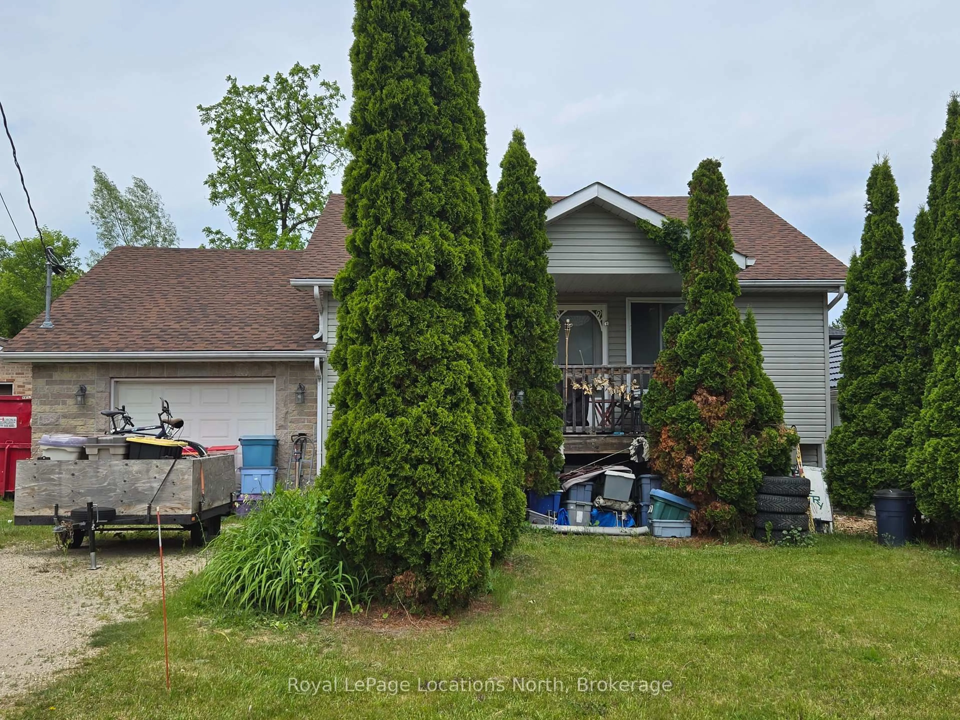 A pic from outside/outdoor area/front of a property/back of a property/a pic from drone, unknown for 113 Erie St, Collingwood Ontario L9Y 1P5
