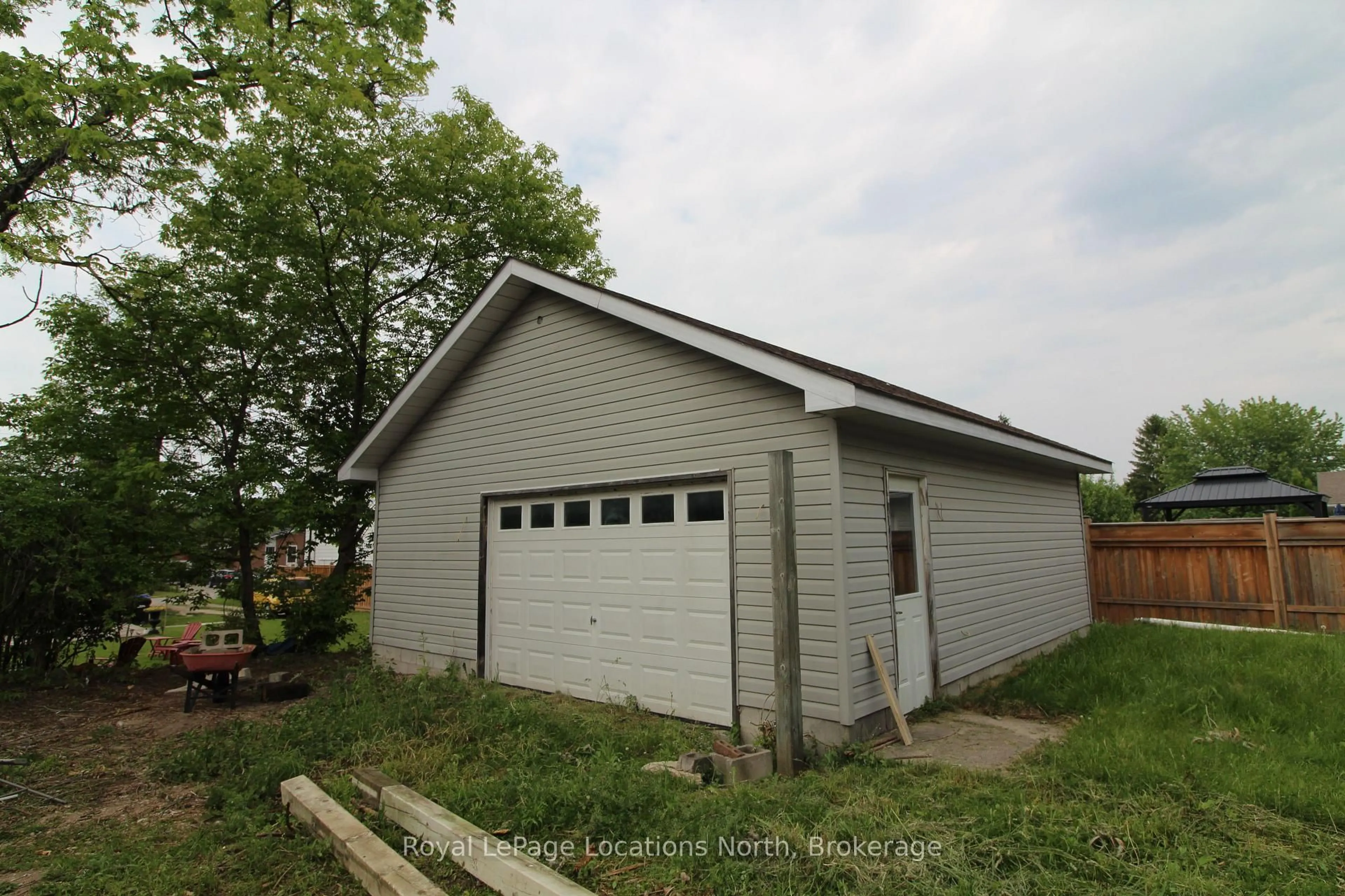 Shed for 113 Erie St, Collingwood Ontario L9Y 1P5