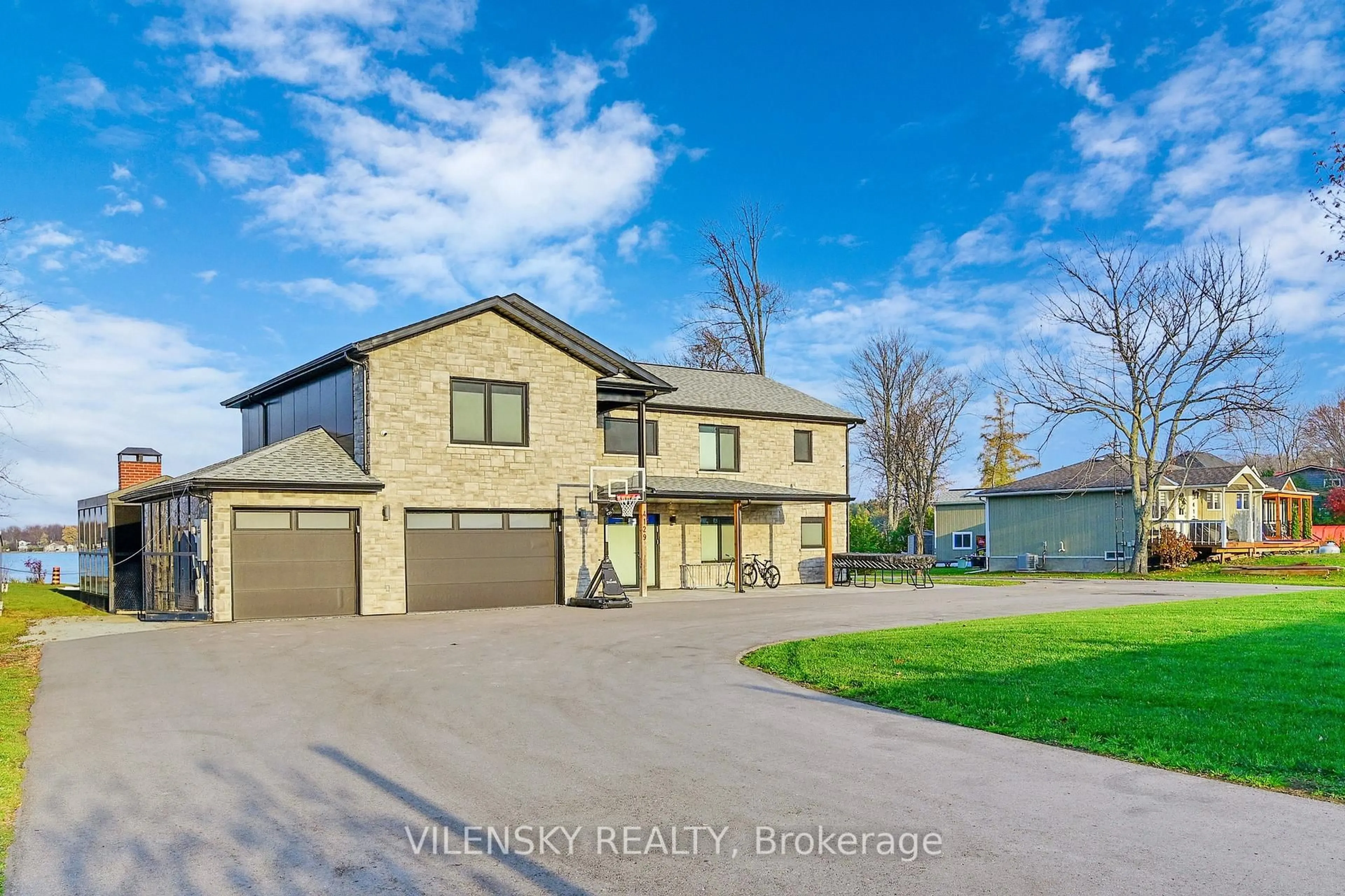 A pic from outside/outdoor area/front of a property/back of a property/a pic from drone, street for 4129 Bayview Ave, Ramara Ontario L3V 6H7