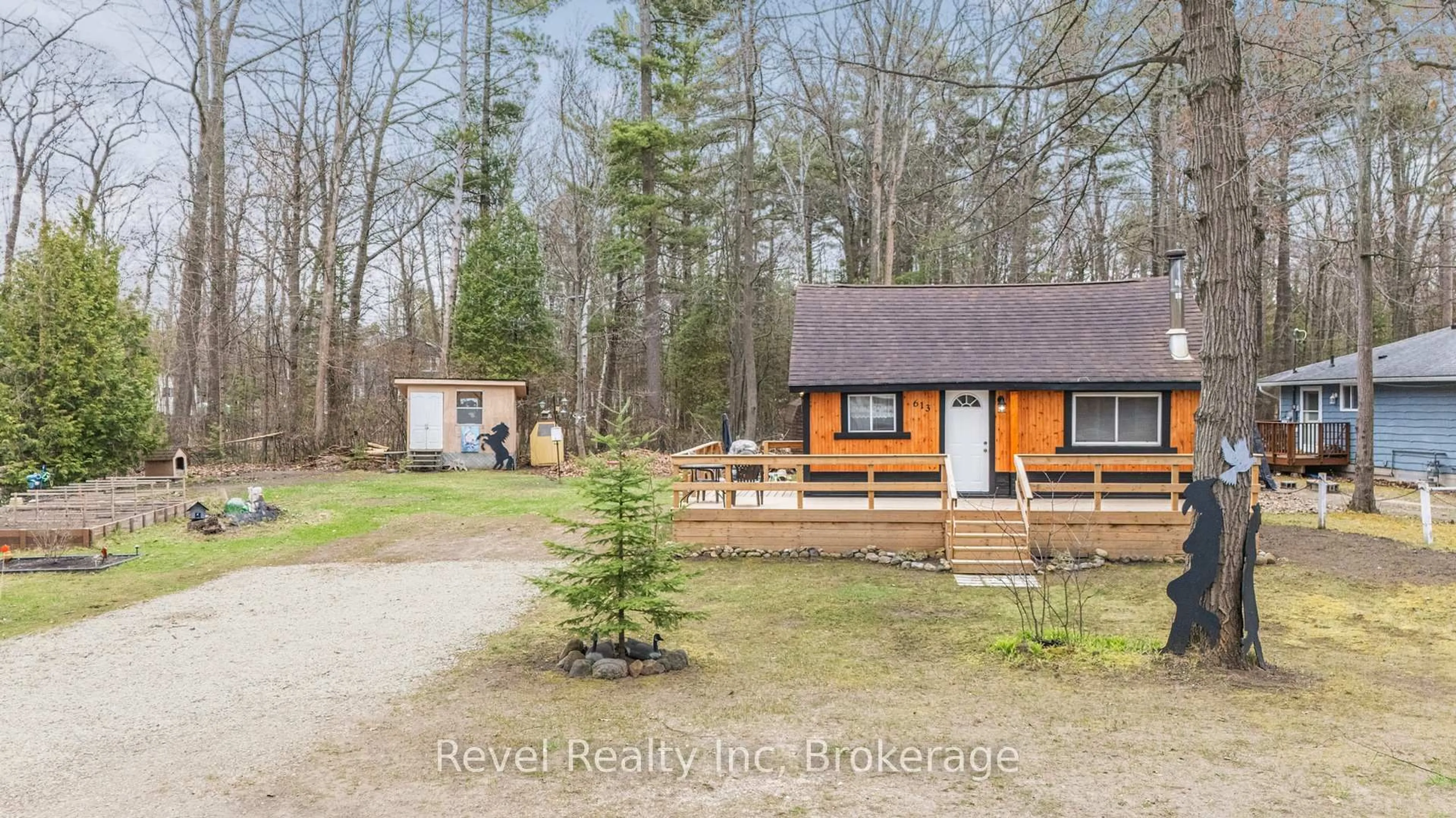 A pic from outside/outdoor area/front of a property/back of a property/a pic from drone, street for 613 OXBOW PARK Dr, Wasaga Beach Ontario L9Z 2V2