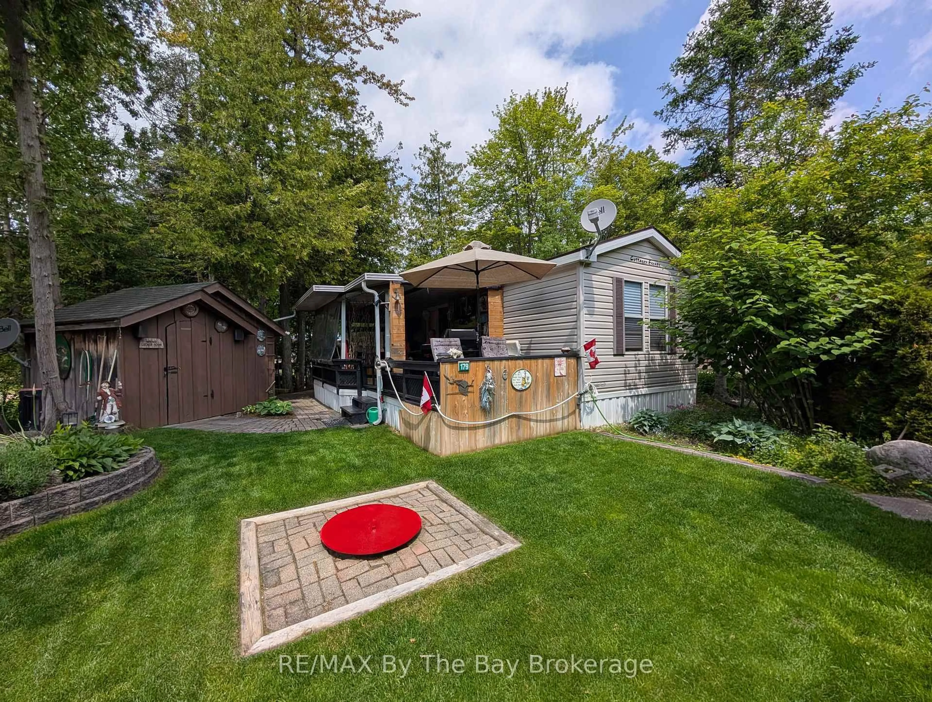A pic from outside/outdoor area/front of a property/back of a property/a pic from drone, unknown for 85 Theme Park Dr #179, Wasaga Beach Ontario L9Z 1X7