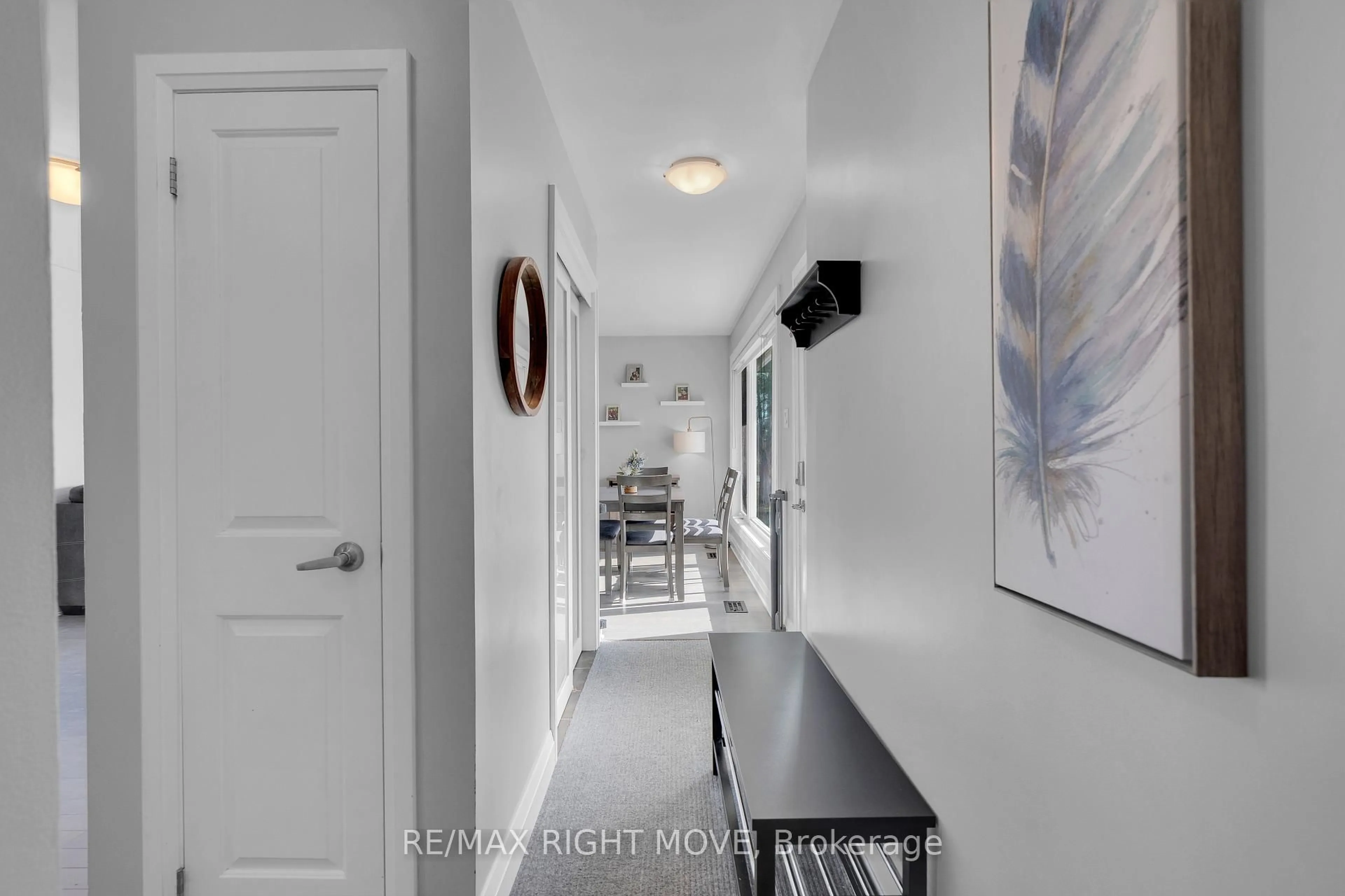 Indoor entryway for 88 Rose St, Barrie Ontario L4M 2T2