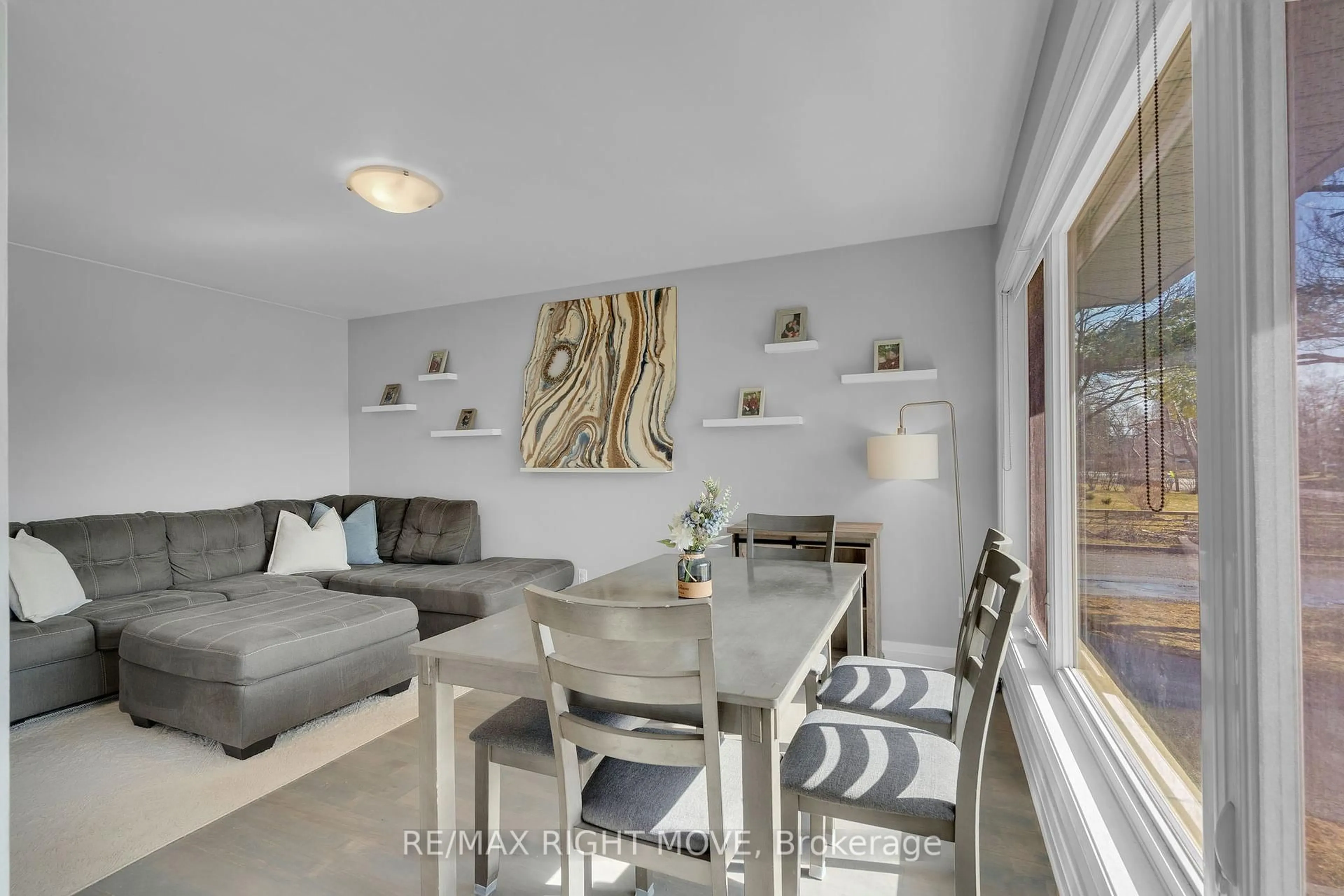 Living room with furniture, unknown for 88 Rose St, Barrie Ontario L4M 2T2