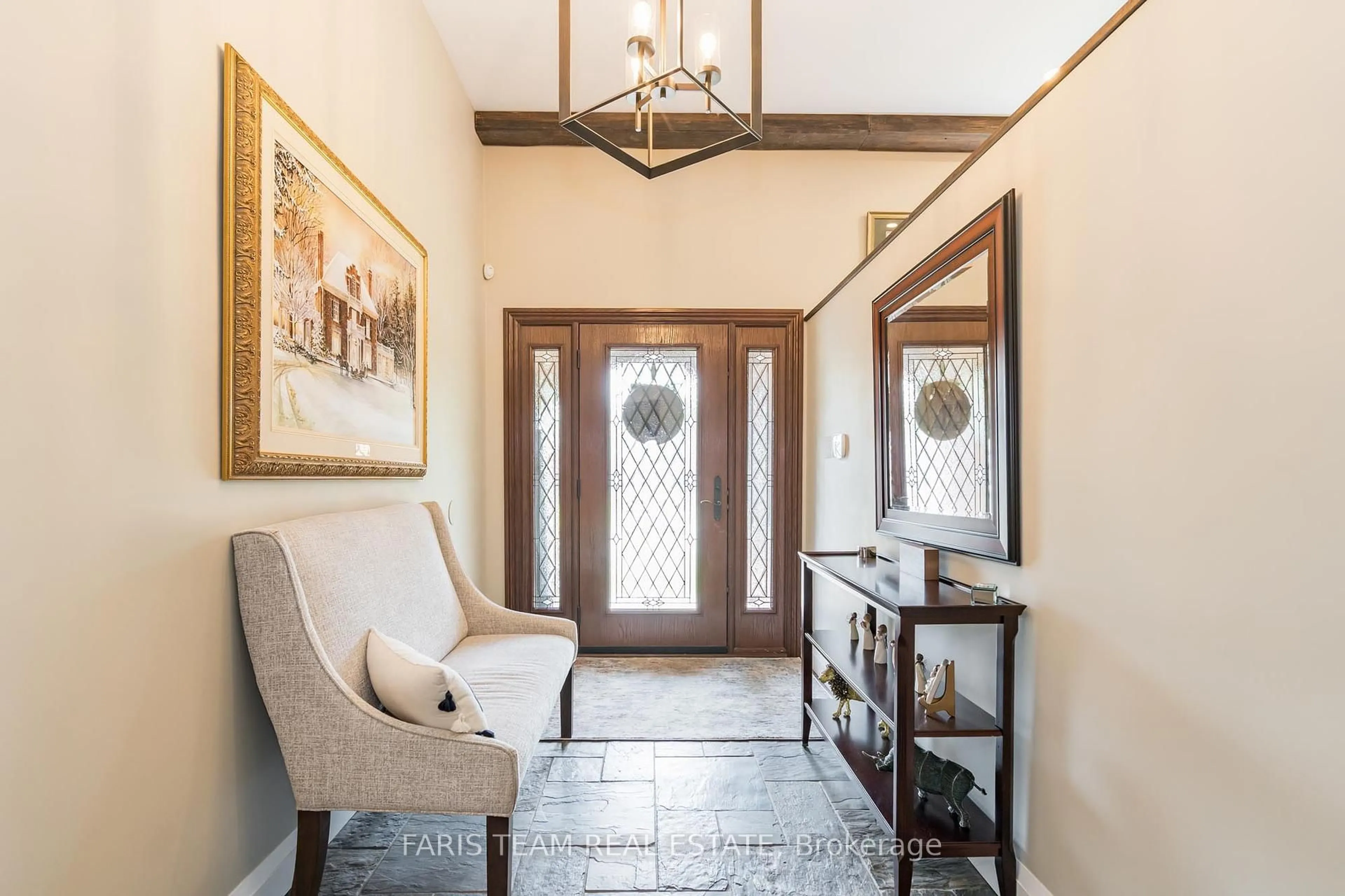 Indoor entryway for 114 Bay St, Tay Ontario L0K 2A0