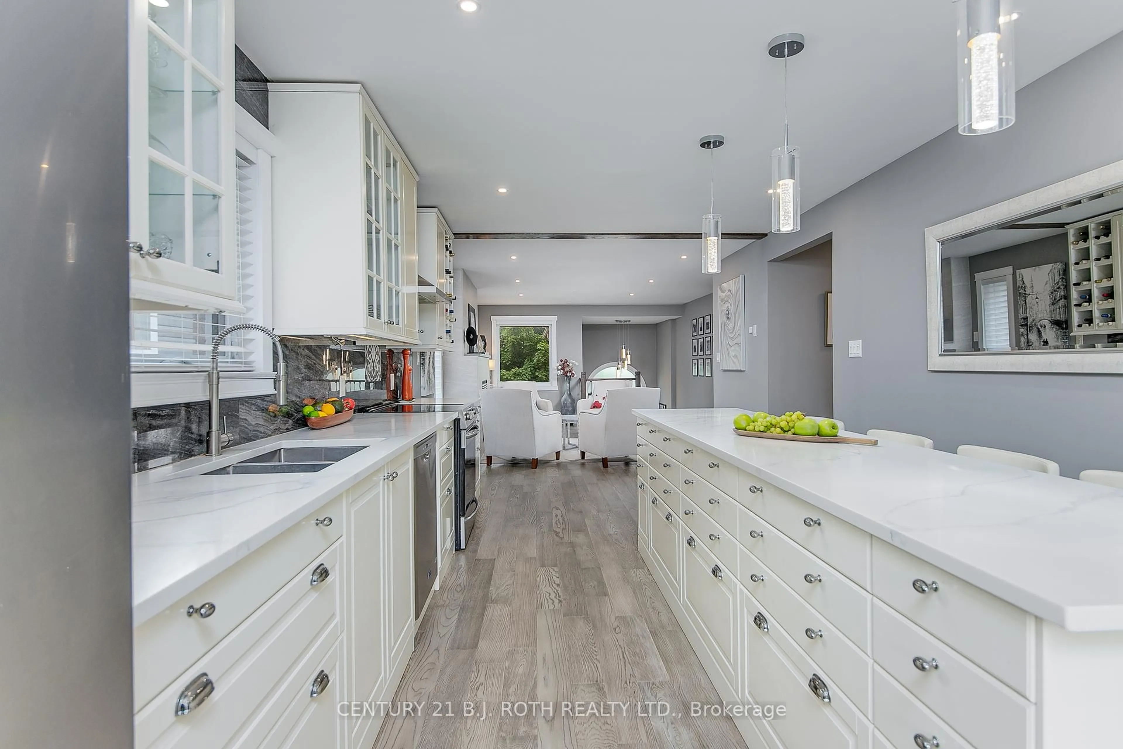 Contemporary kitchen, unknown for 26 Monique Cres, Barrie Ontario L4M 6Y3