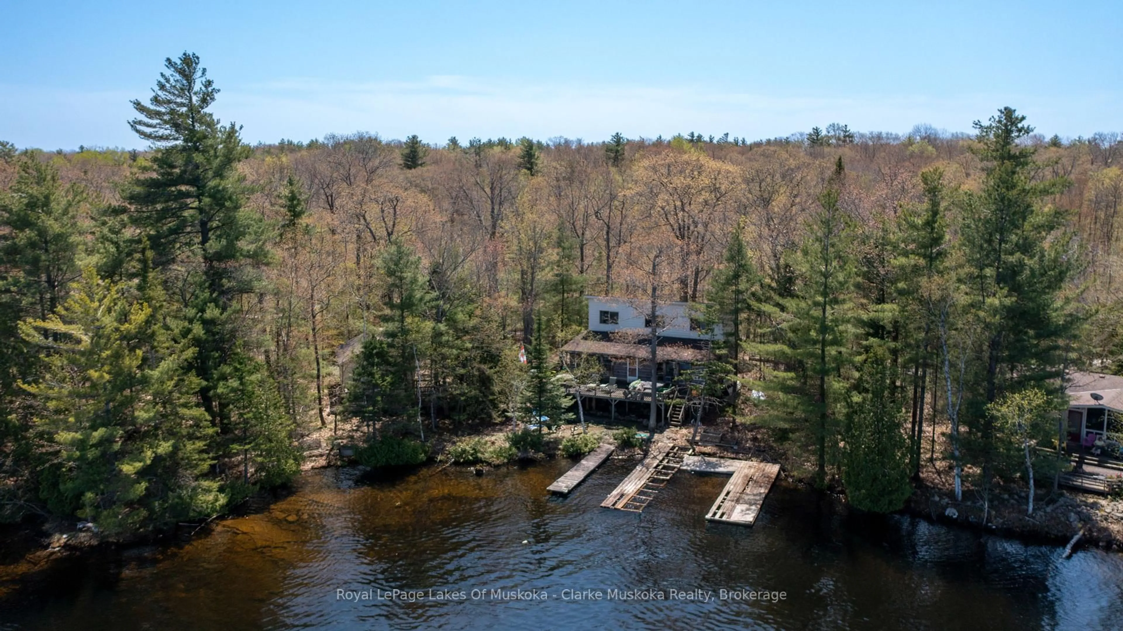 A pic from outside/outdoor area/front of a property/back of a property/a pic from drone, water/lake/river/ocean view for 185 WOODLAND Tr, Severn Ontario L0K 1S0