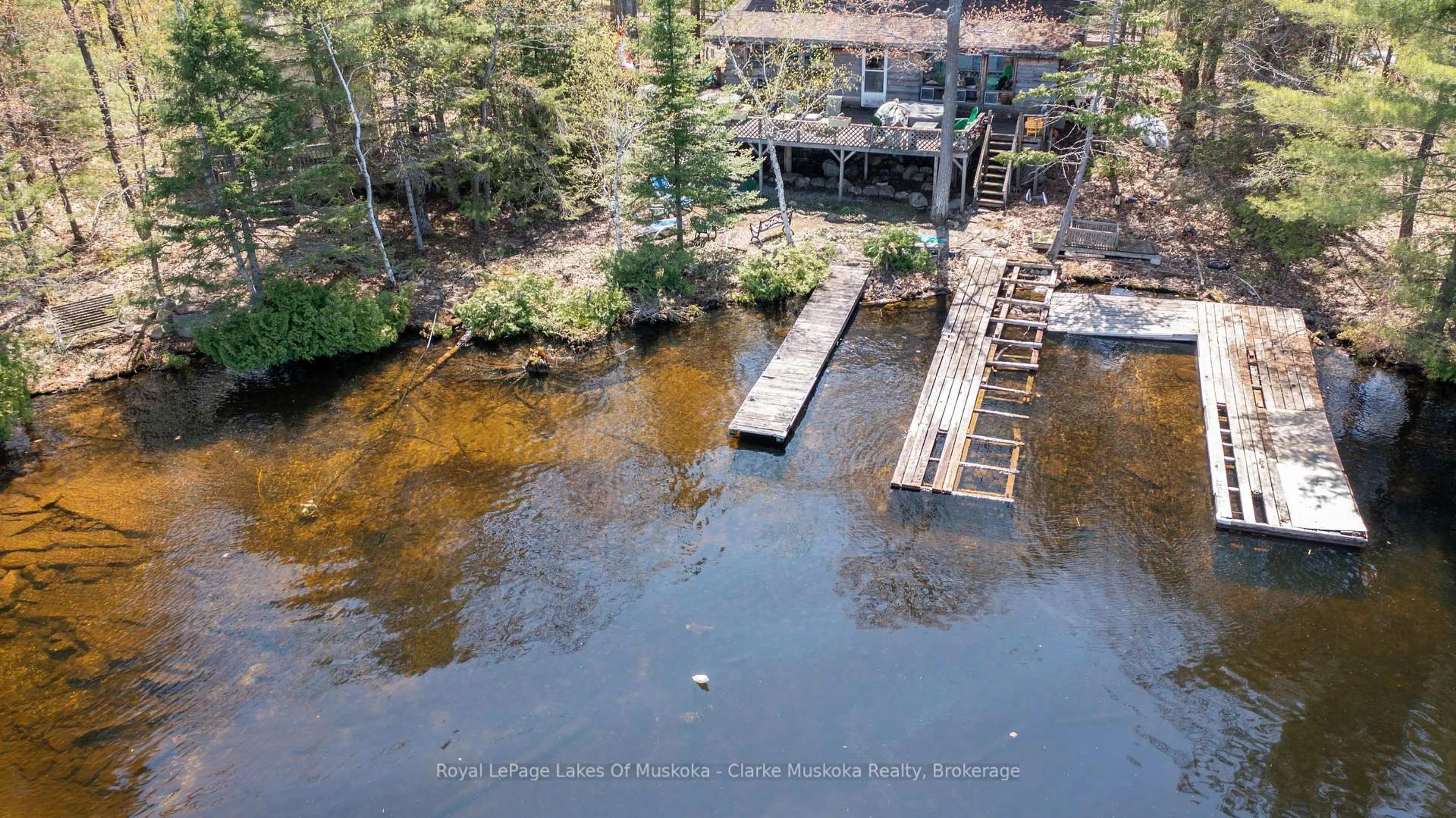 A pic from outside/outdoor area/front of a property/back of a property/a pic from drone, water/lake/river/ocean view for 185 WOODLAND Tr, Severn Ontario L0K 1S0