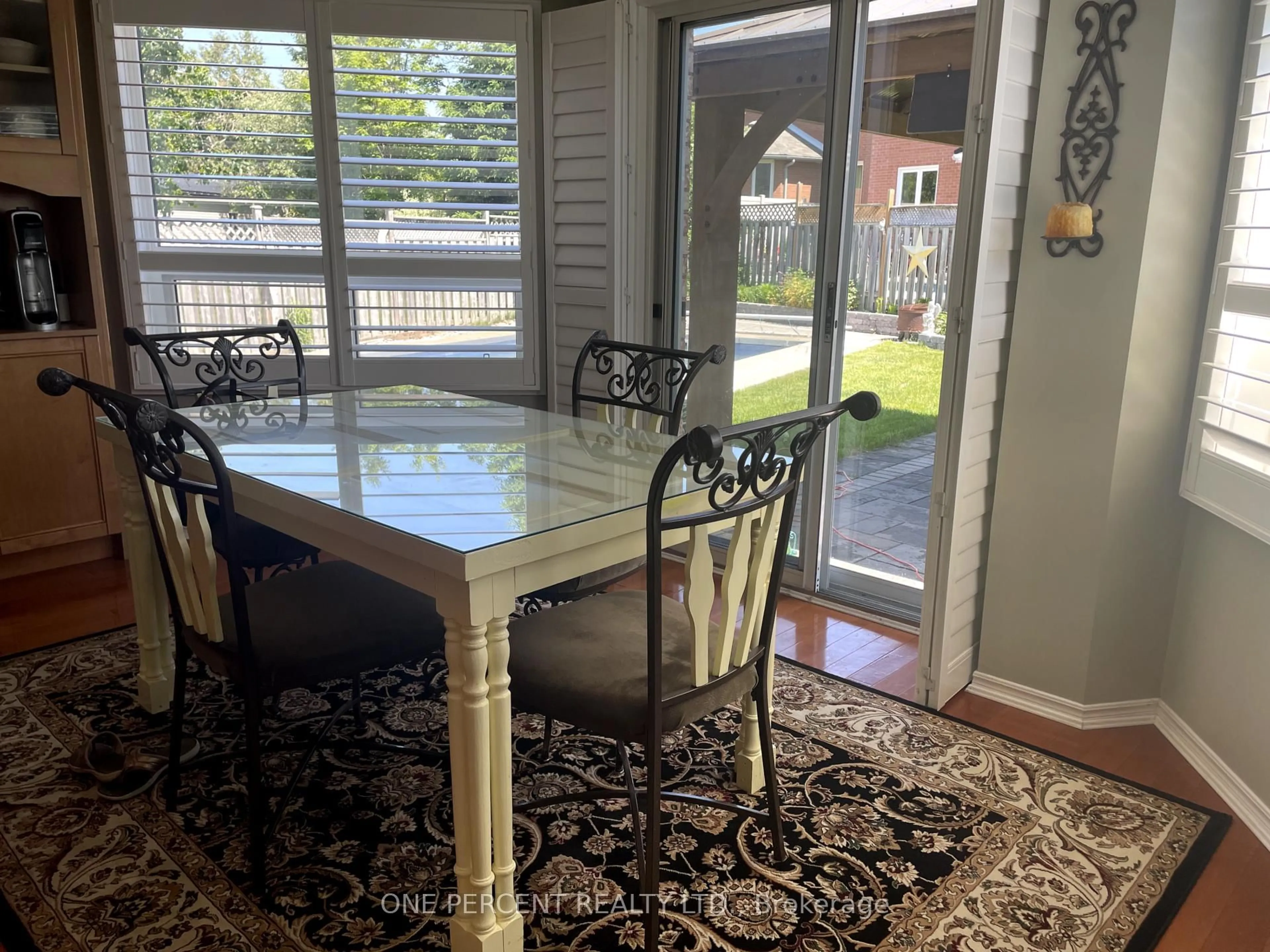 Dining room, ceramic/tile floor for 21 Barwick Dr, Barrie Ontario L4N 6Z7