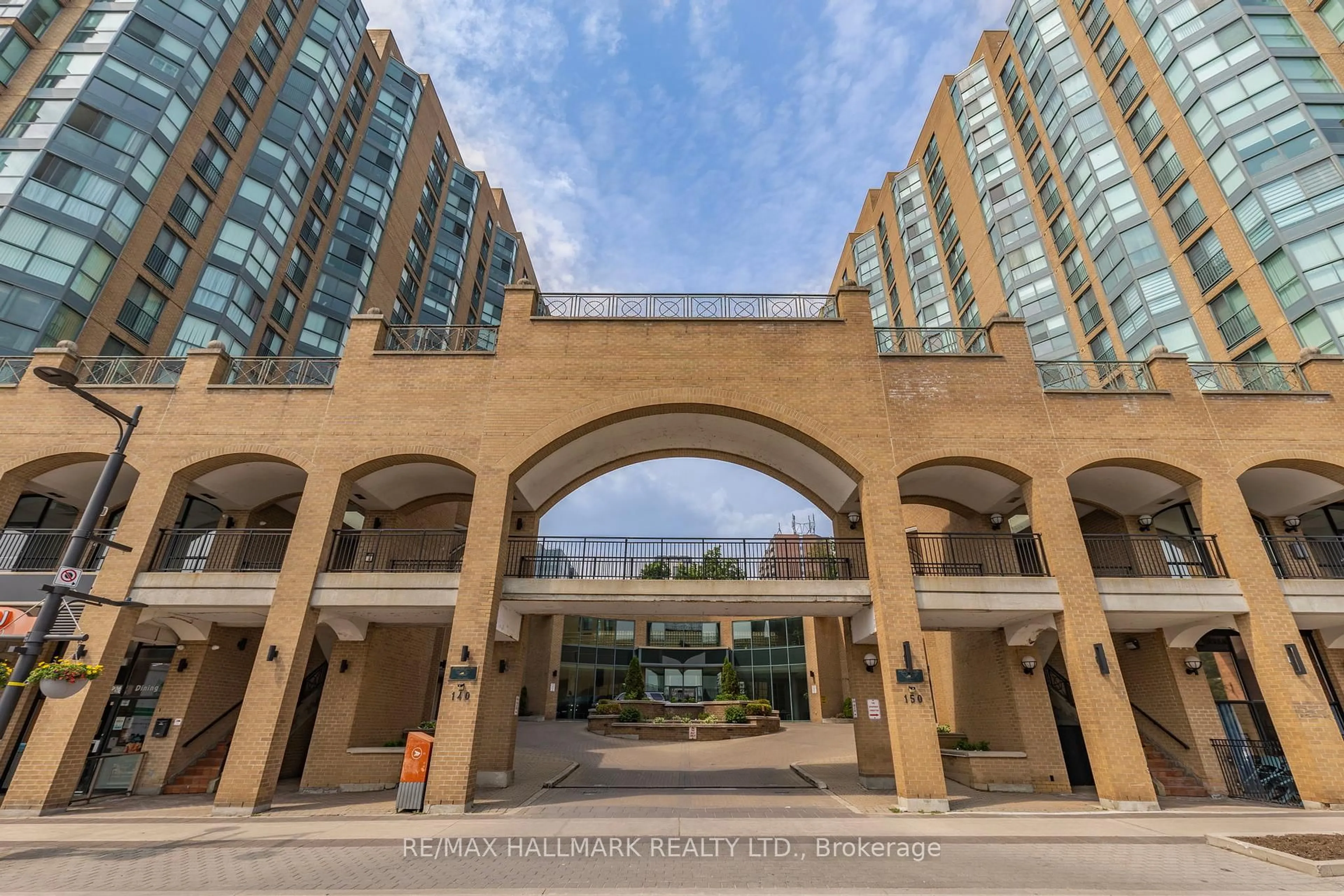 Indoor foyer for 150 Dunlop St #811, Barrie Ontario L4M 6H1
