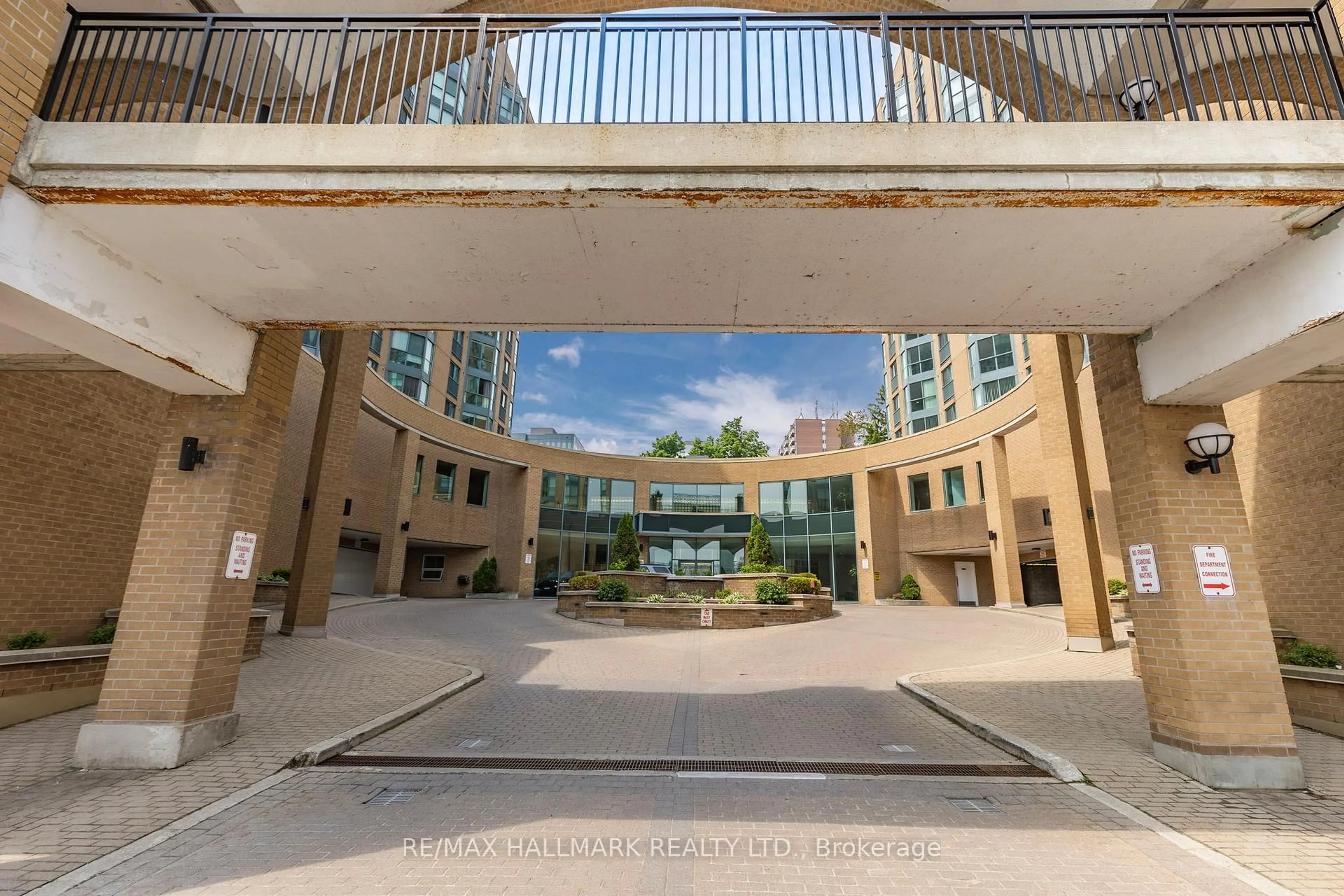 Indoor foyer for 150 Dunlop St #811, Barrie Ontario L4M 6H1