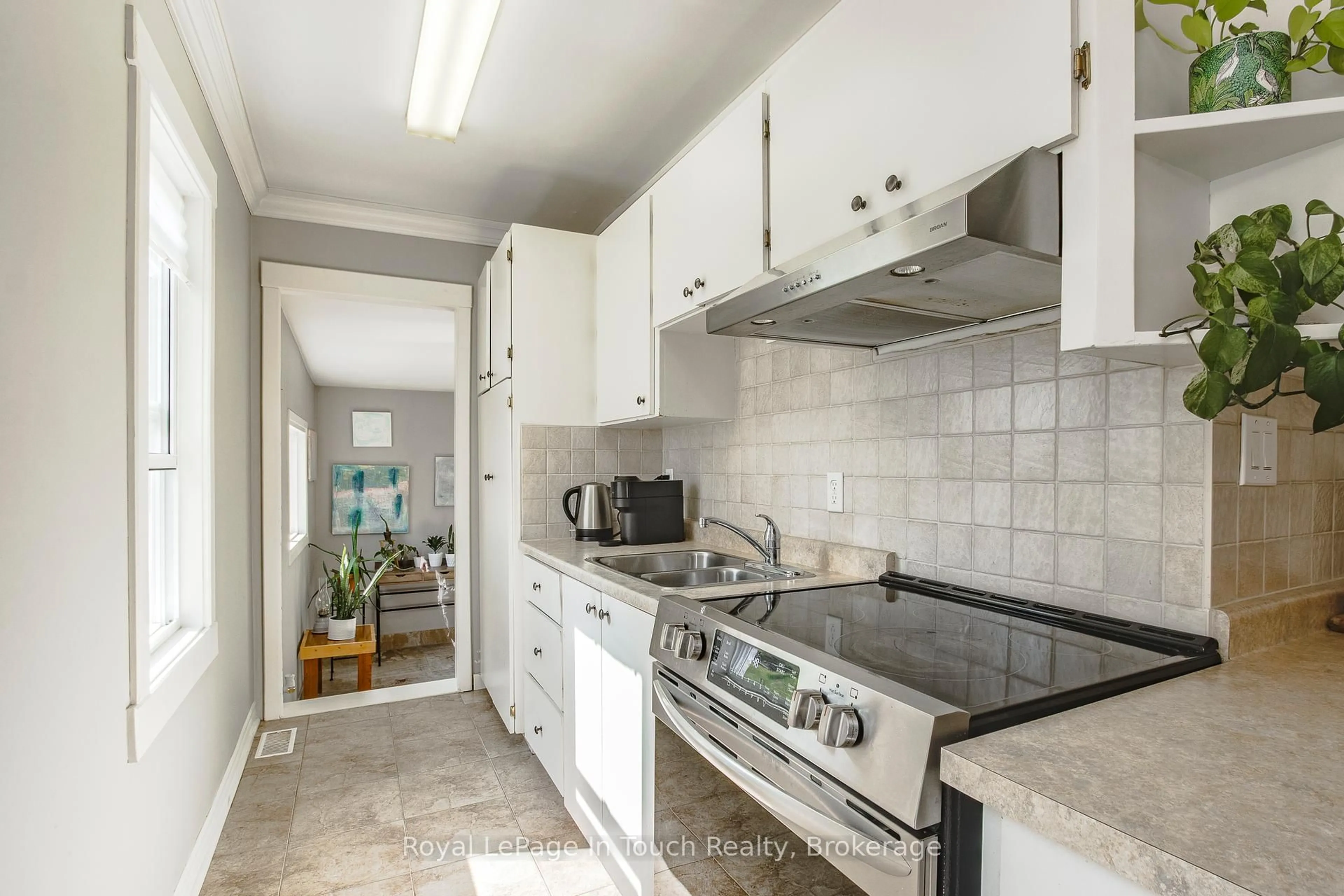 Standard kitchen, ceramic/tile floor for 710 Bay St, Midland Ontario L4R 1M2