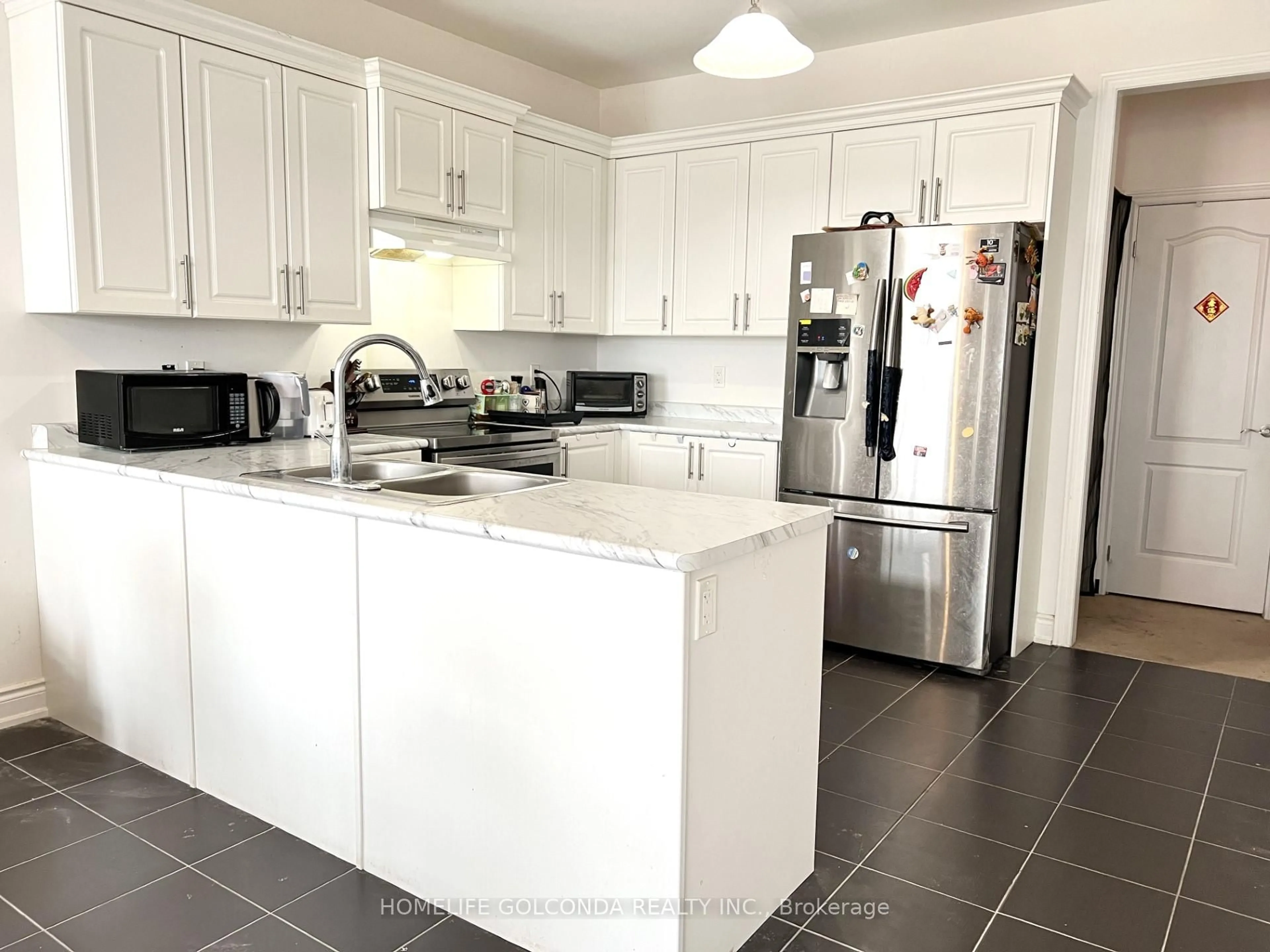 Open concept kitchen, ceramic/tile floor for 3153 Monarch Dr, Orillia Ontario L3V 7W9