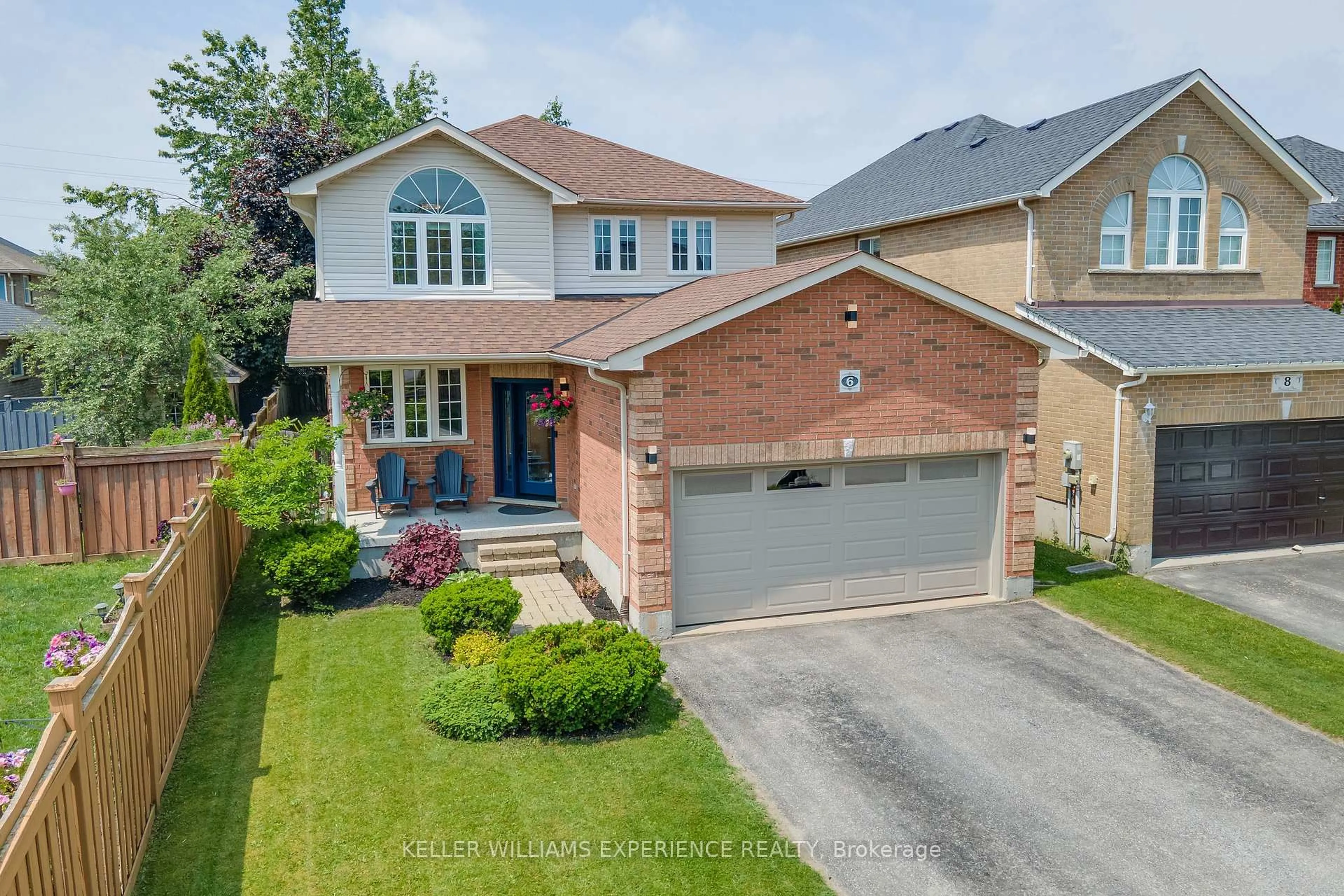 A pic from outside/outdoor area/front of a property/back of a property/a pic from drone, street for 6 Balmoral Pl, Barrie Ontario L4N 0Y9