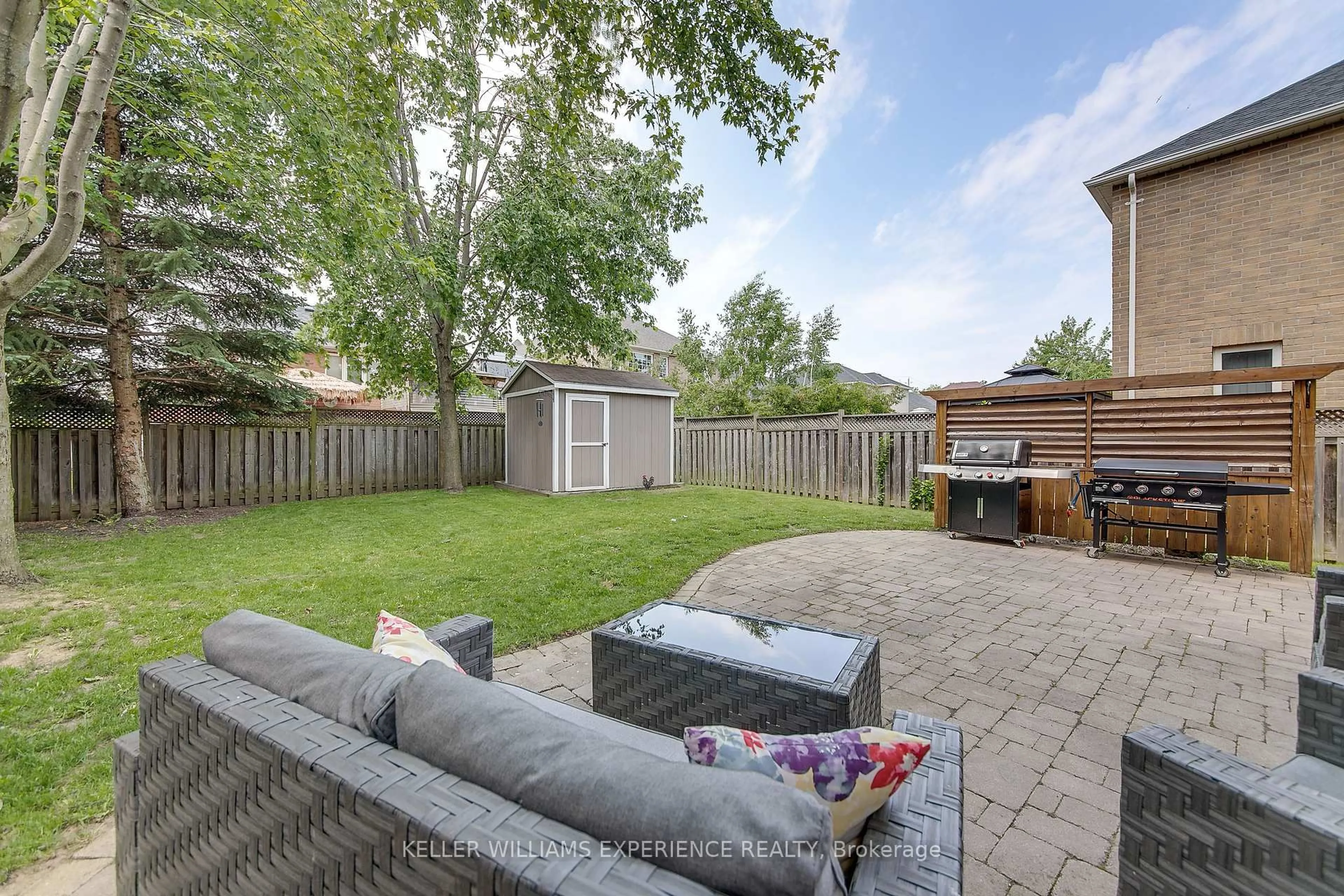 Patio, street for 6 Balmoral Pl, Barrie Ontario L4N 0Y9