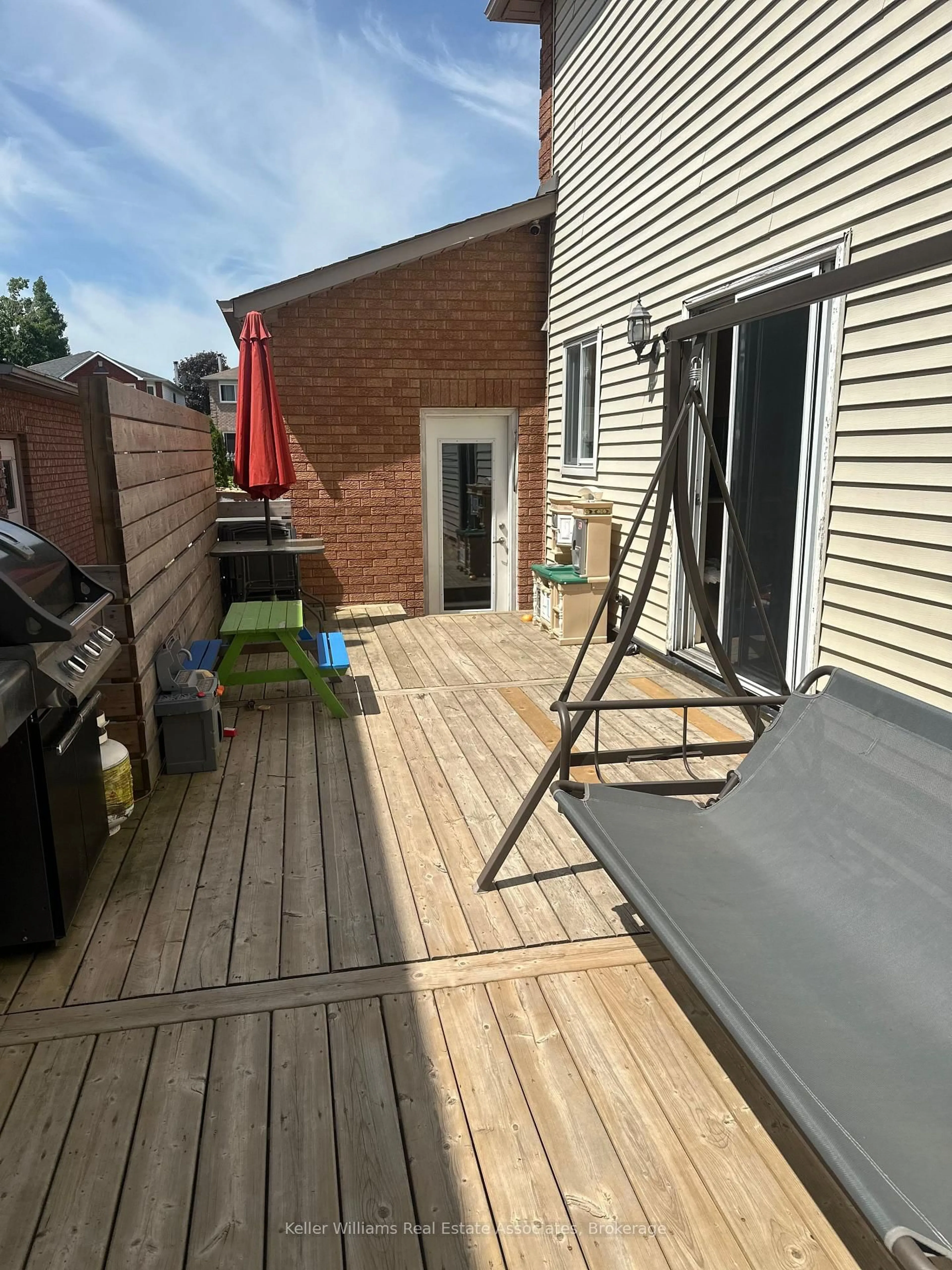 Patio, street for 41 Penton Dr, Barrie Ontario L4N 7A3