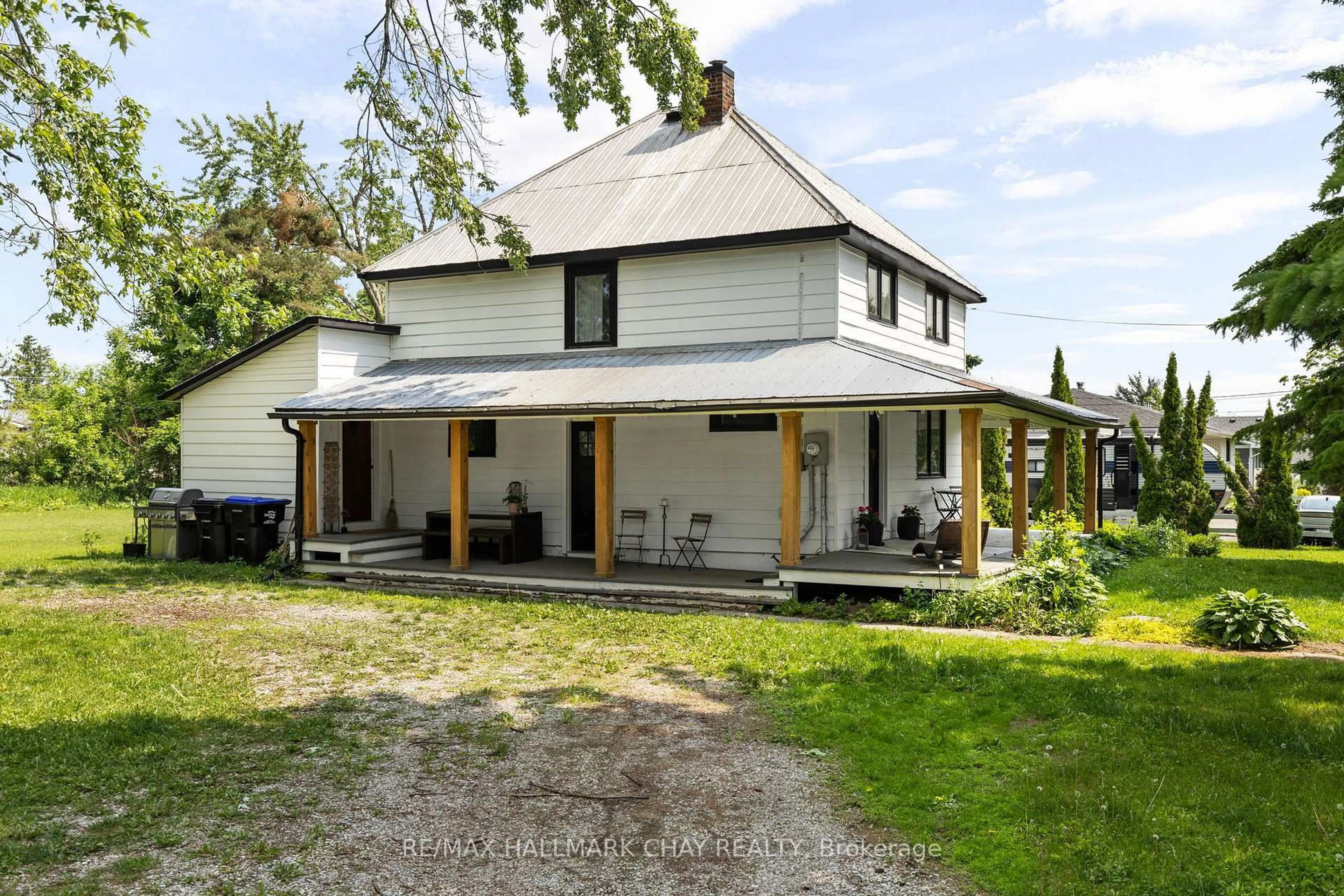 A pic from outside/outdoor area/front of a property/back of a property/a pic from drone, building for 1866 Warminster Sdrd, Oro-Medonte Ontario L0K 2G0