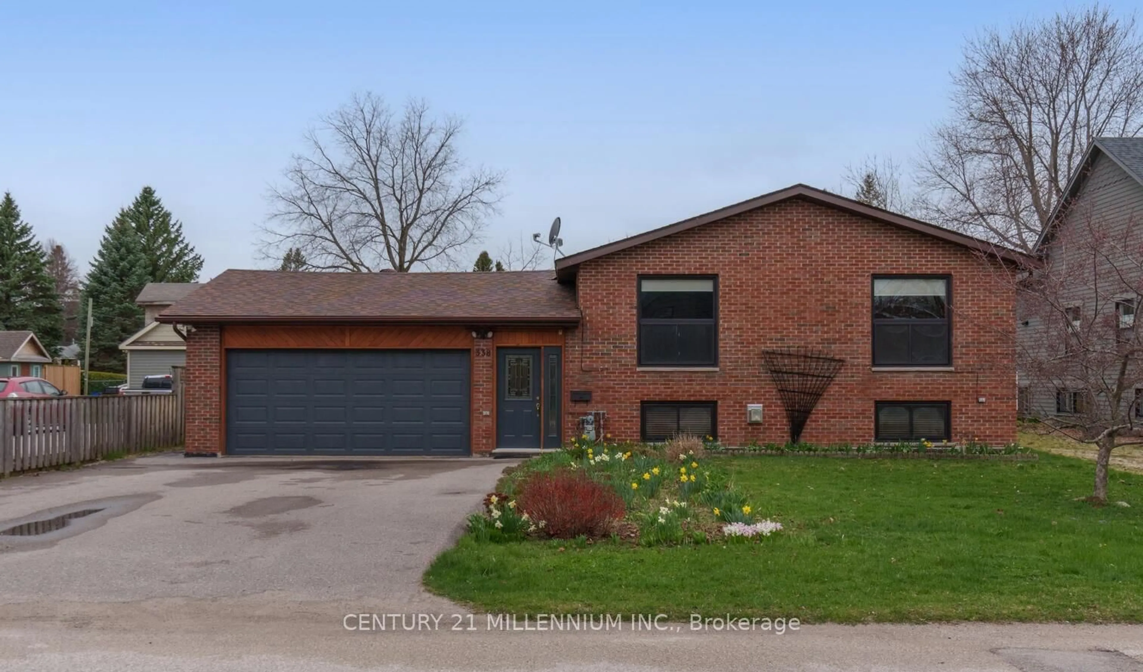 Home with brick exterior material, street for 338 Walnut St, Collingwood Ontario L9Y 3C8