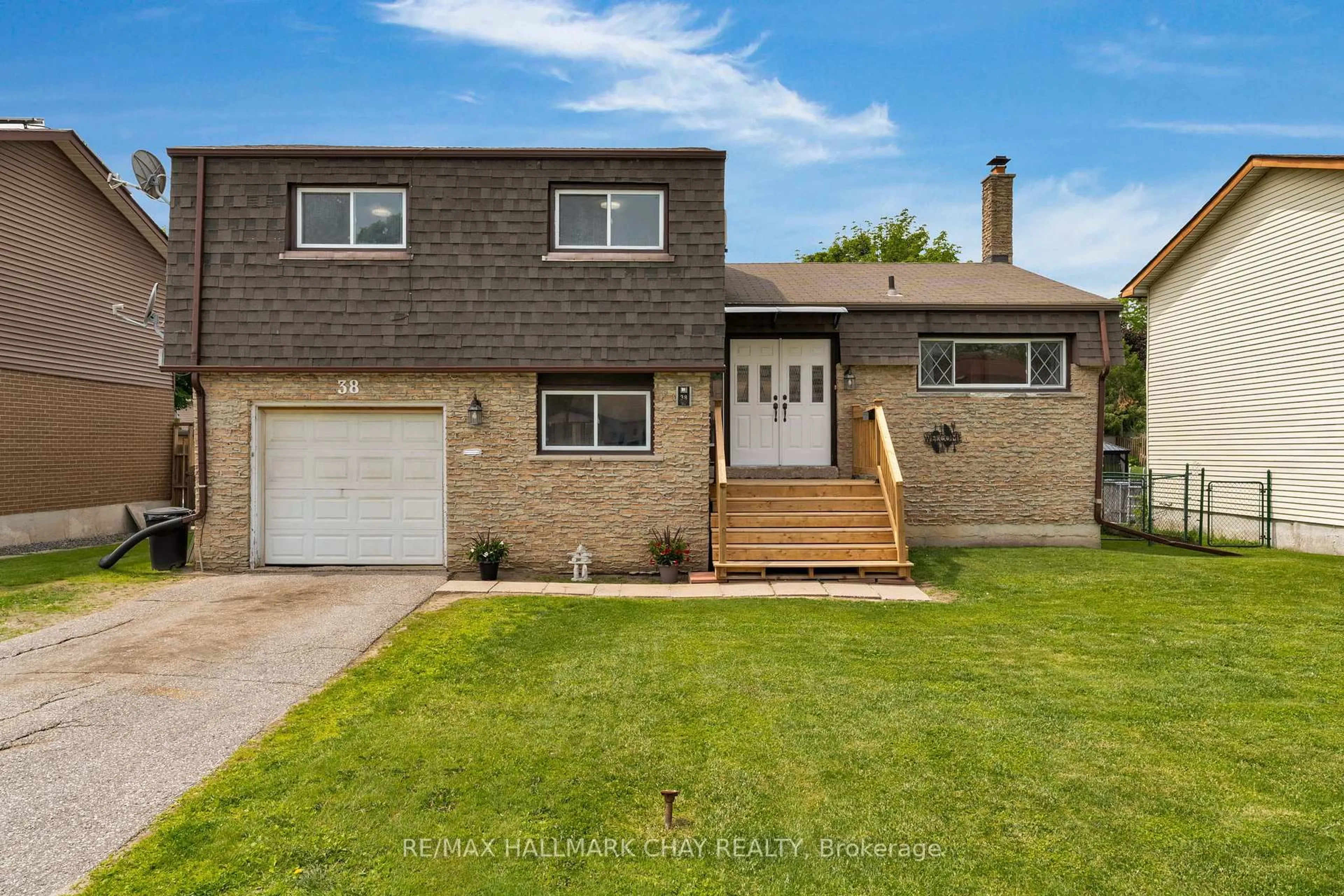 Home with vinyl exterior material, street for 38 Lankin Blvd, Orillia Ontario L3V 6T2