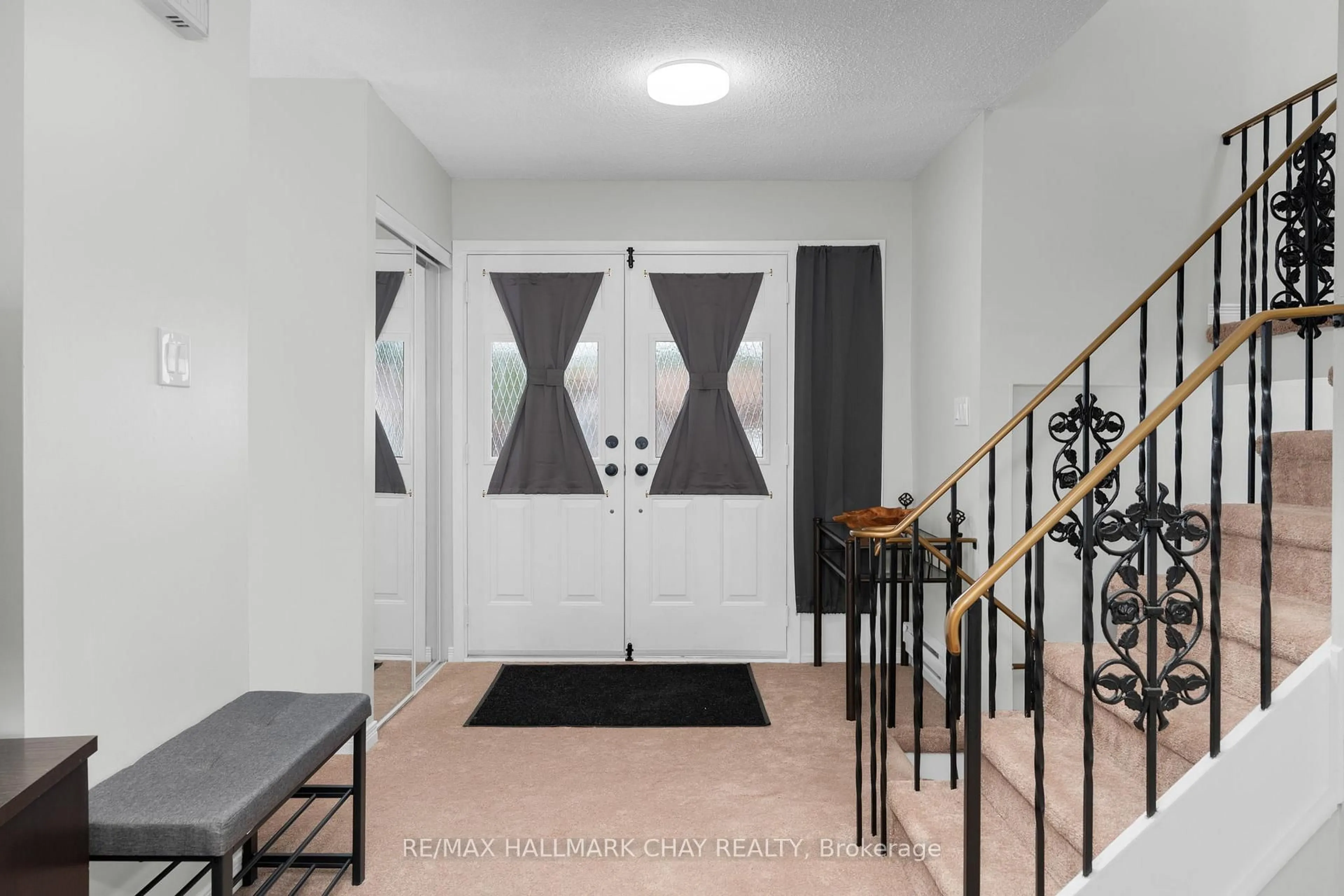 Indoor entryway for 38 Lankin Blvd, Orillia Ontario L3V 6T2