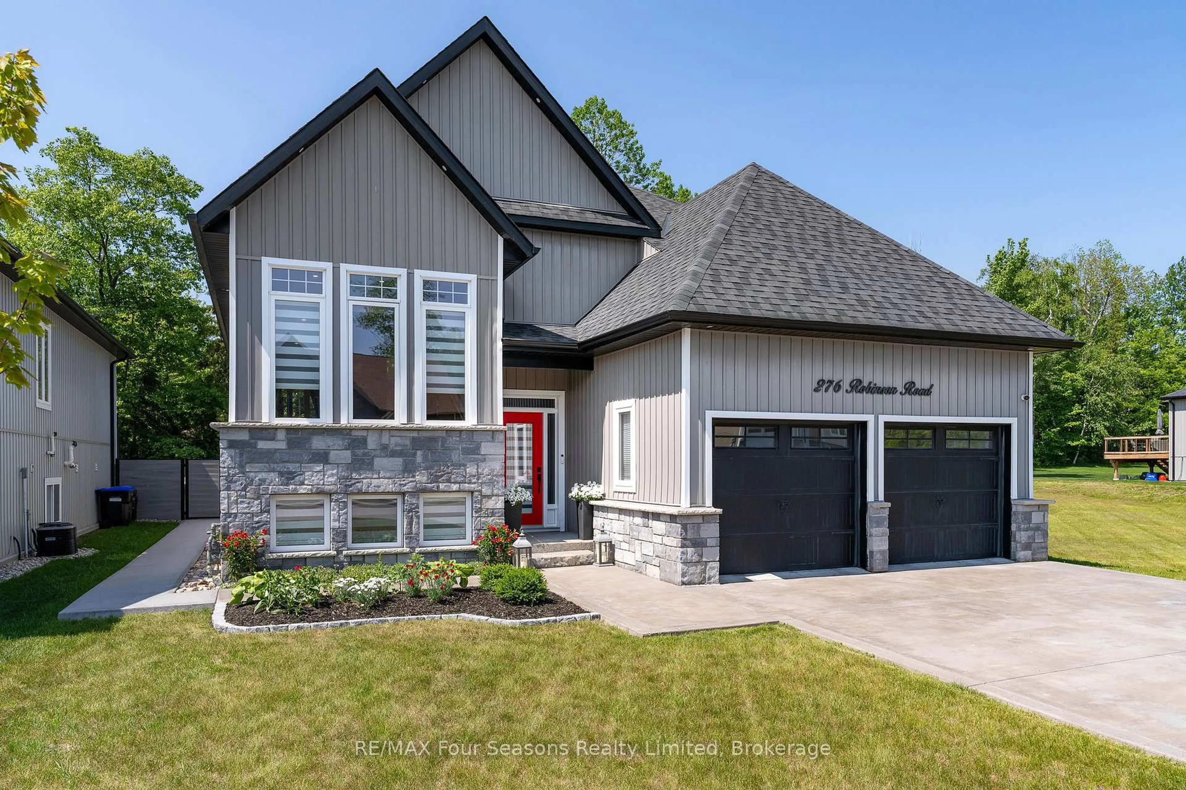 Home with brick exterior material, street for 276 Robinson Rd, Wasaga Beach Ontario L9Z 3A3