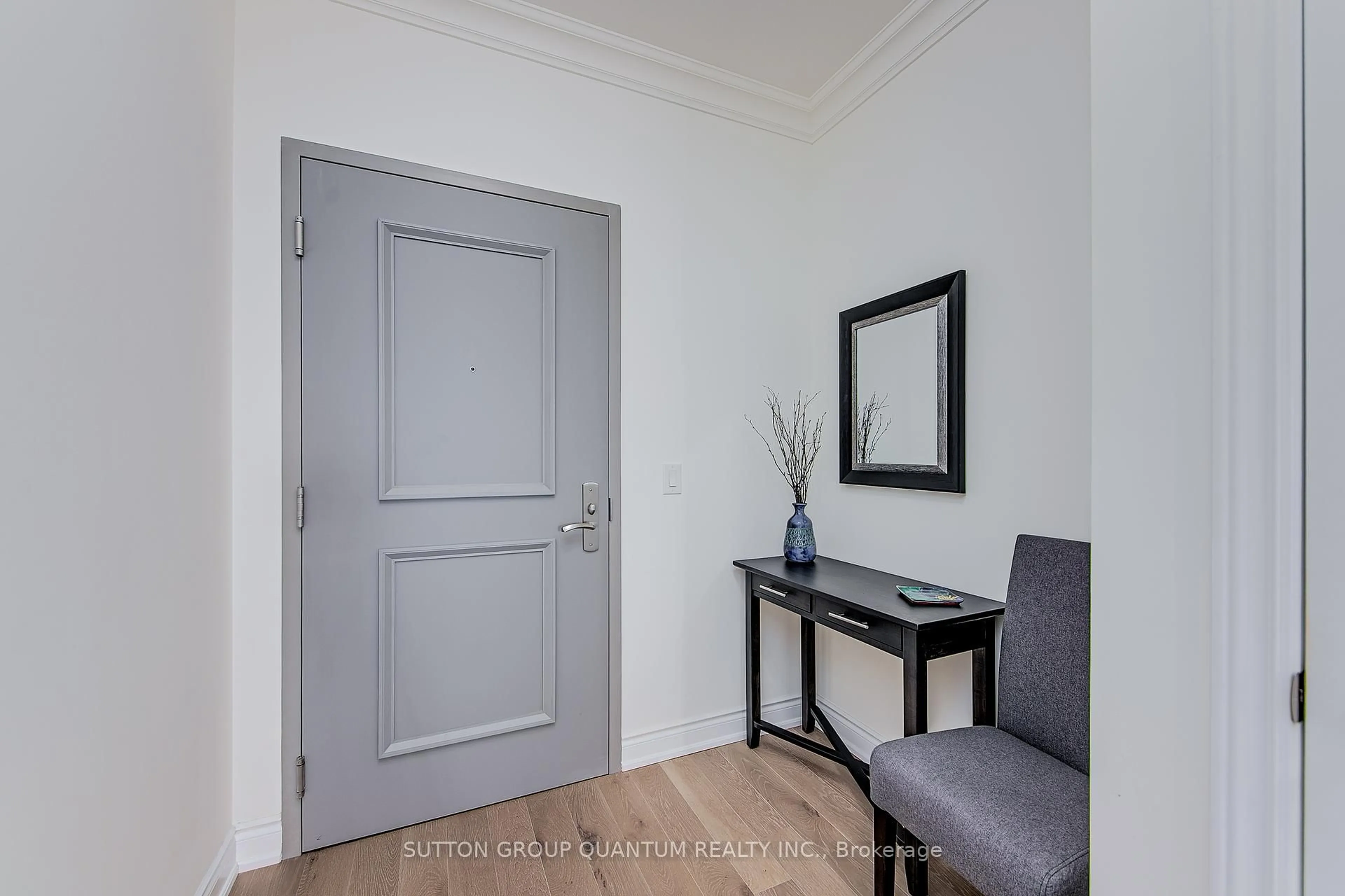 Indoor entryway for 90 Orchard Point Rd #210, Orillia Ontario L3V 8K4
