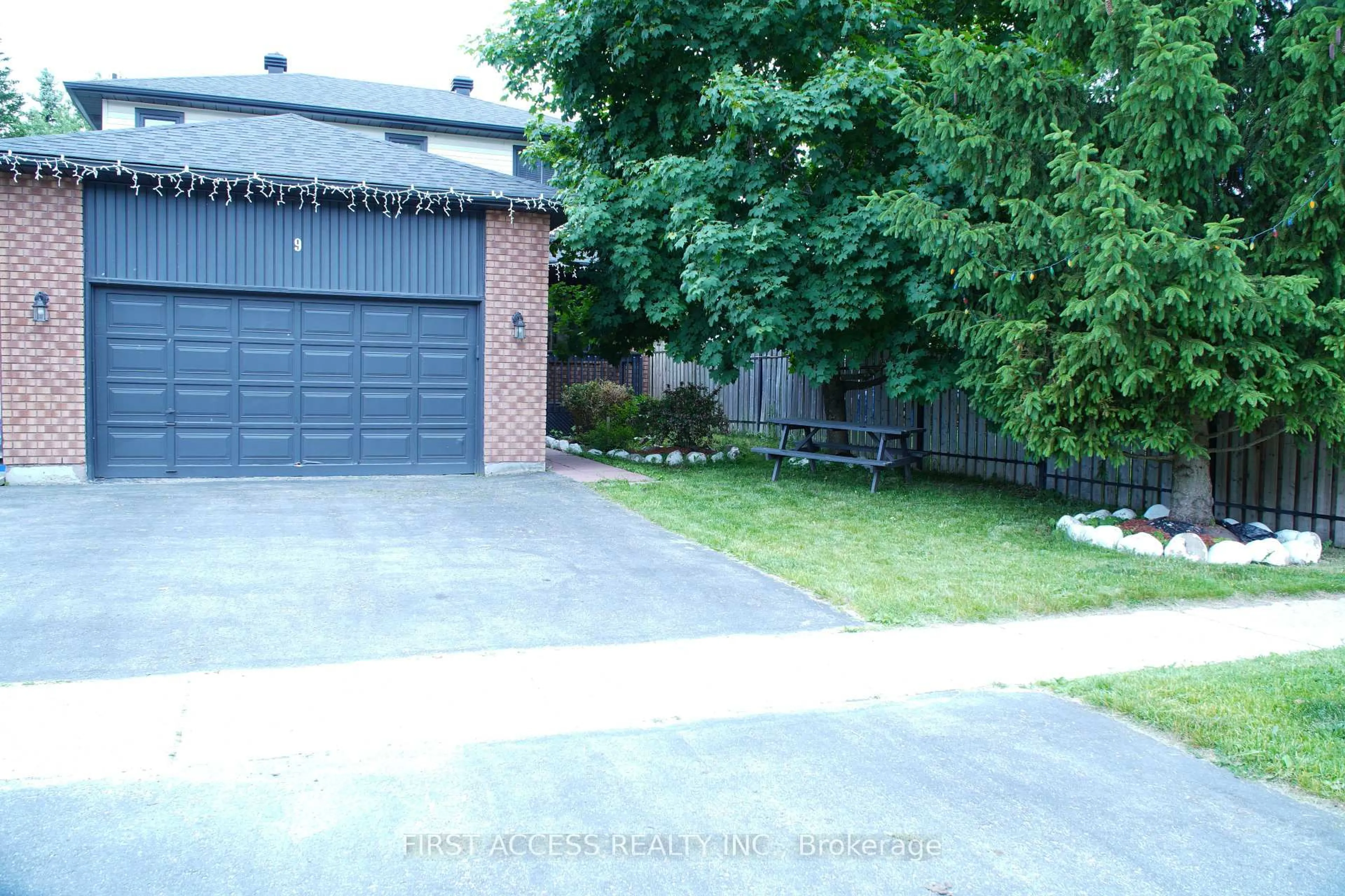 Unknown for 9 Rosenfeld Dr, Barrie Ontario L4M 5X3
