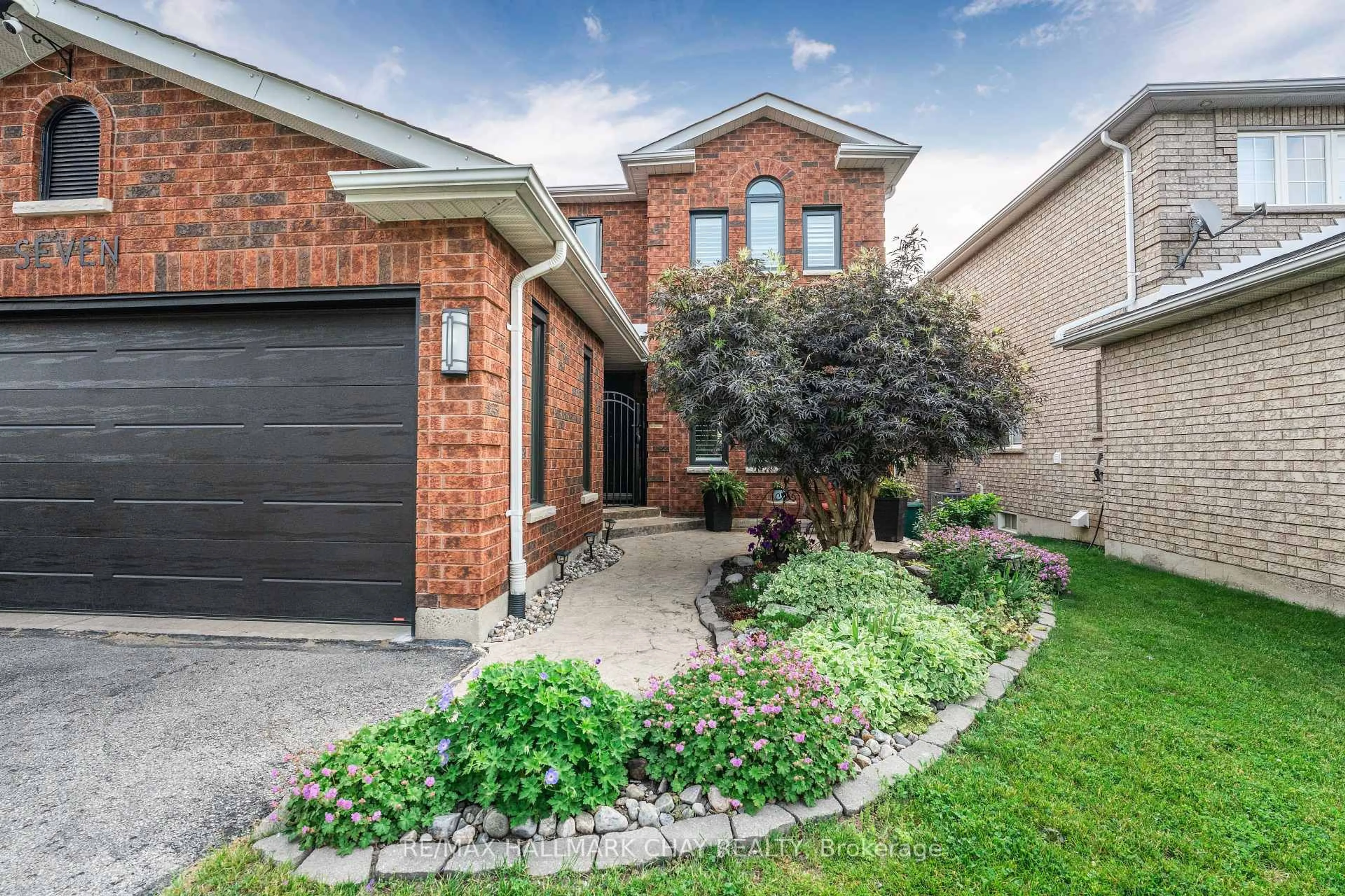 Home with brick exterior material, street for 7 Ryan Crt, Barrie Ontario L4M 6N7