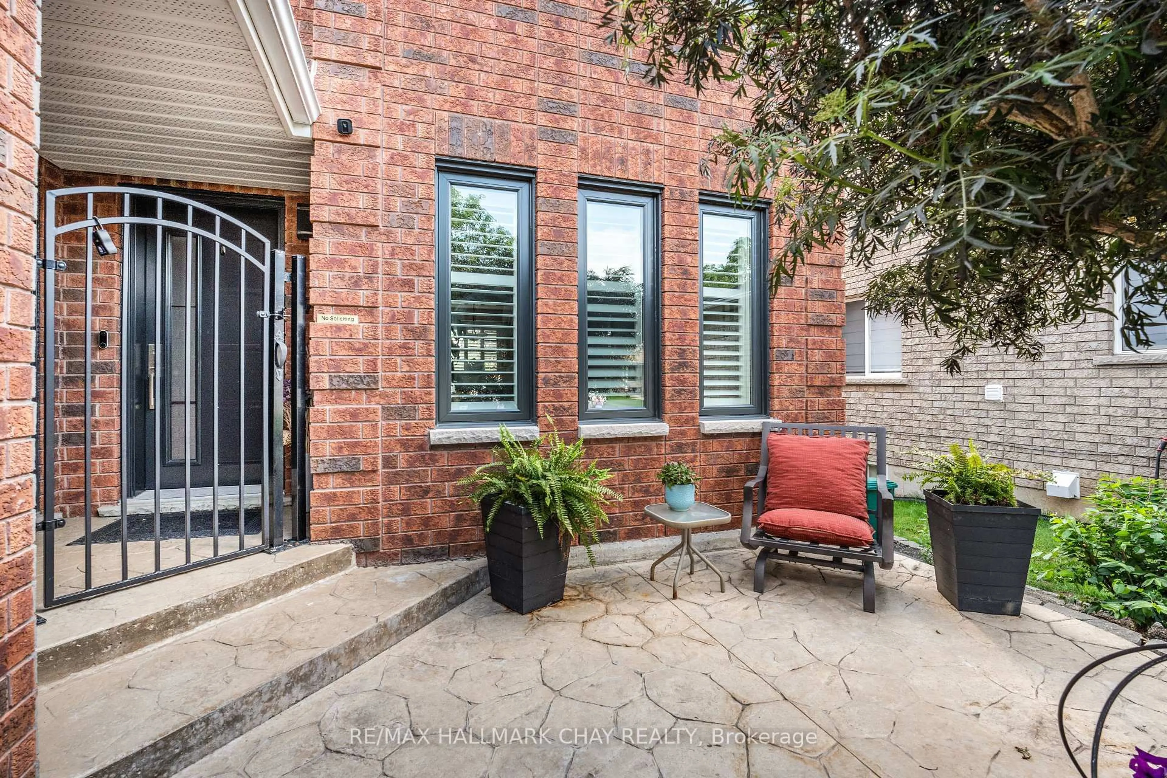 Home with brick exterior material, street for 7 Ryan Crt, Barrie Ontario L4M 6N7