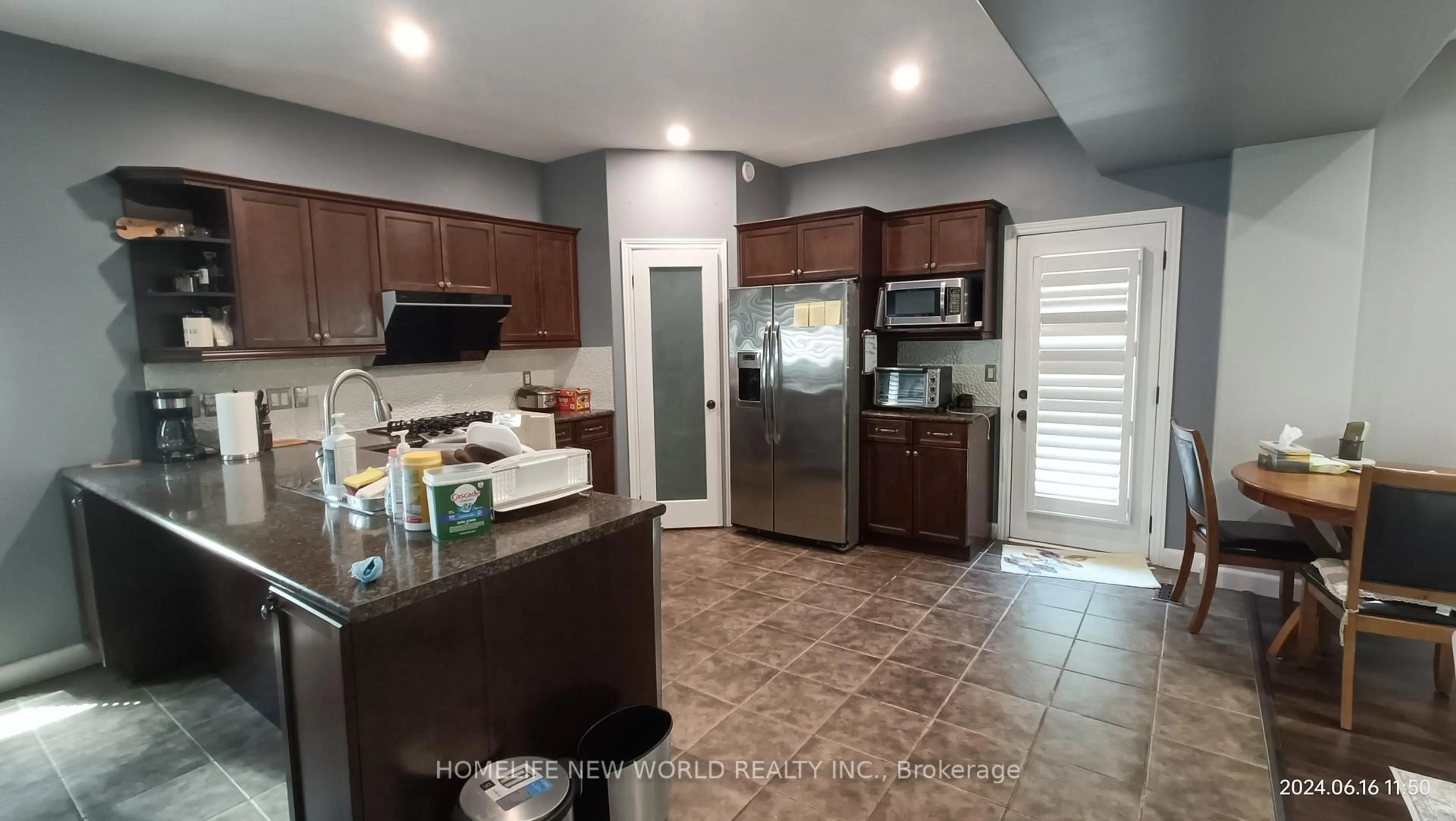 Open concept kitchen, ceramic/tile floor for 330 Holden St, Collingwood Ontario L9Y 0E2