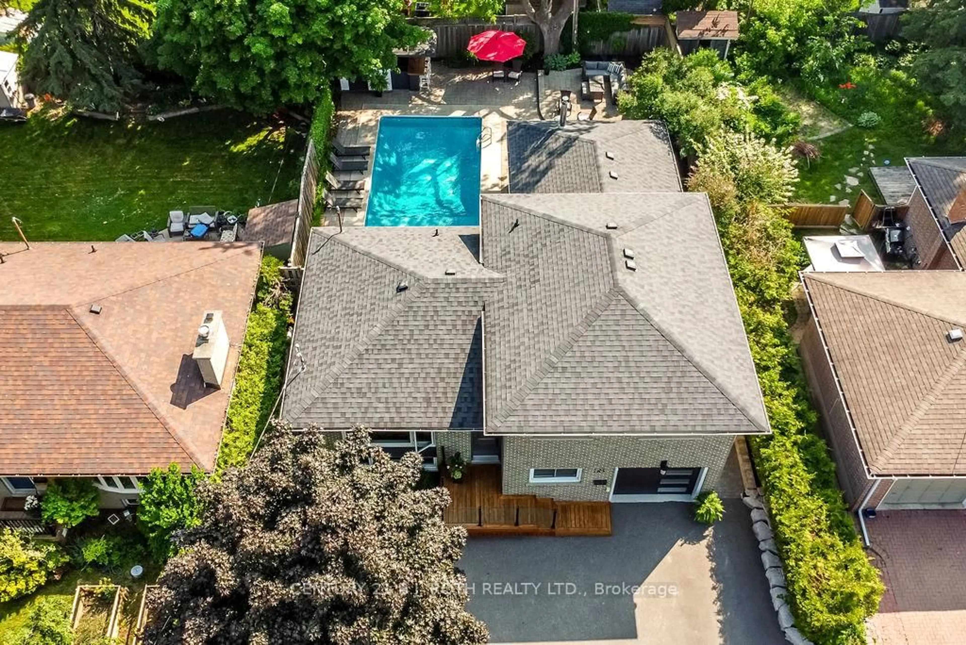 A pic from outside/outdoor area/front of a property/back of a property/a pic from drone, water/lake/river/ocean view for 58 Marion Cres, Barrie Ontario L4M 2L3