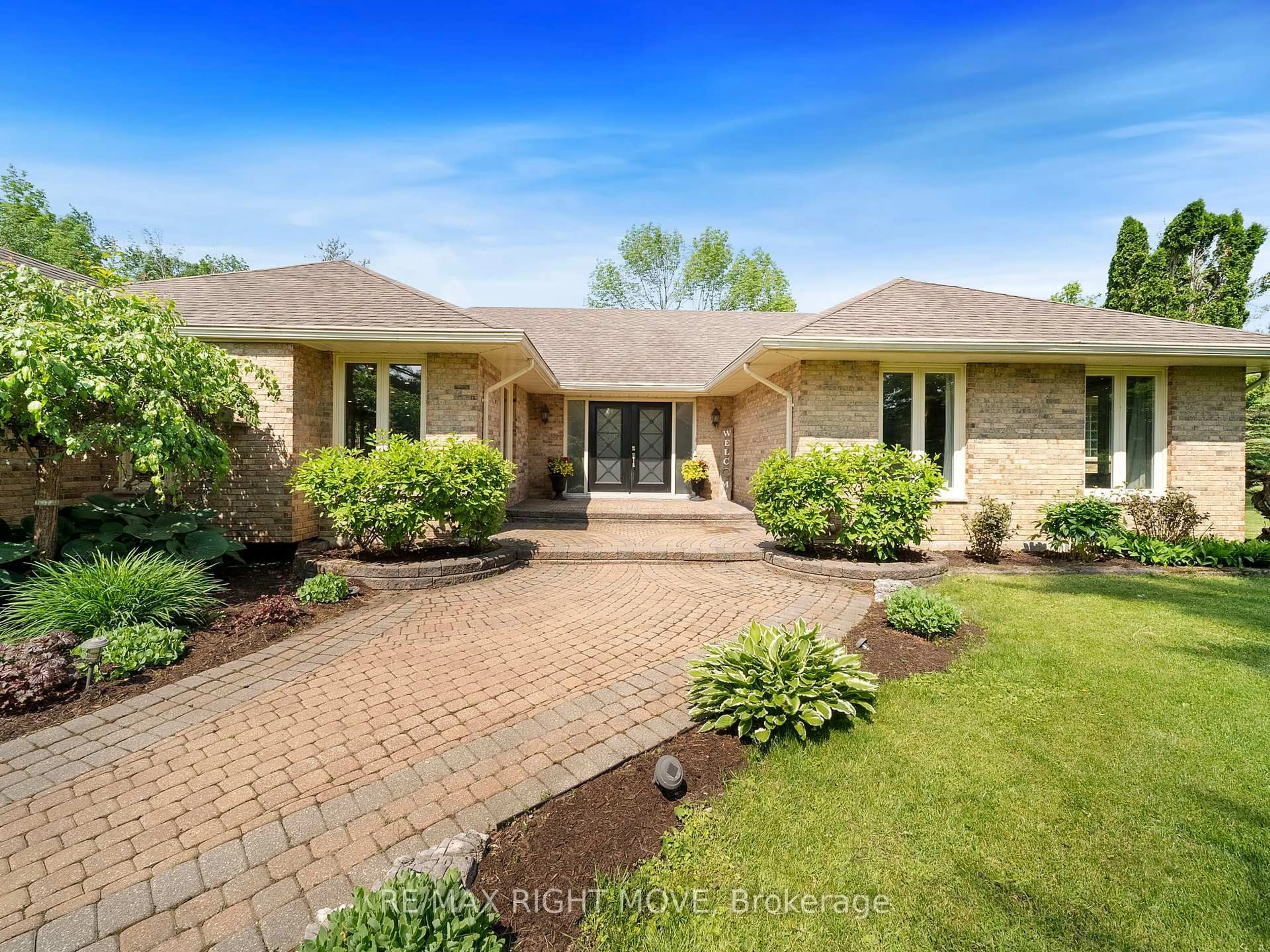 Home with brick exterior material, street for 1948 Carriage Crt, Severn Ontario L3V 6H2
