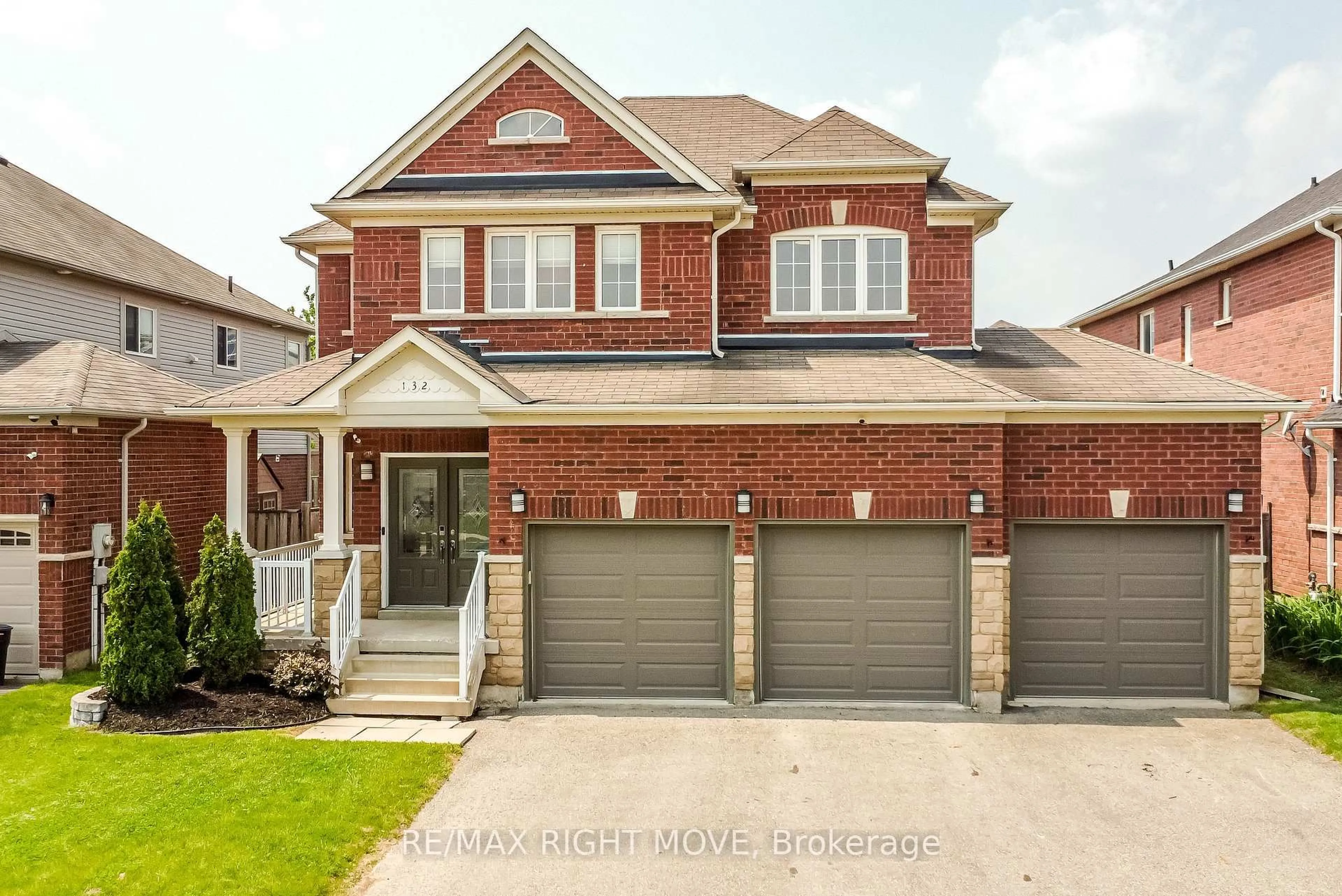Home with brick exterior material, street for 132 The Queensway, Barrie Ontario L4M 0B4