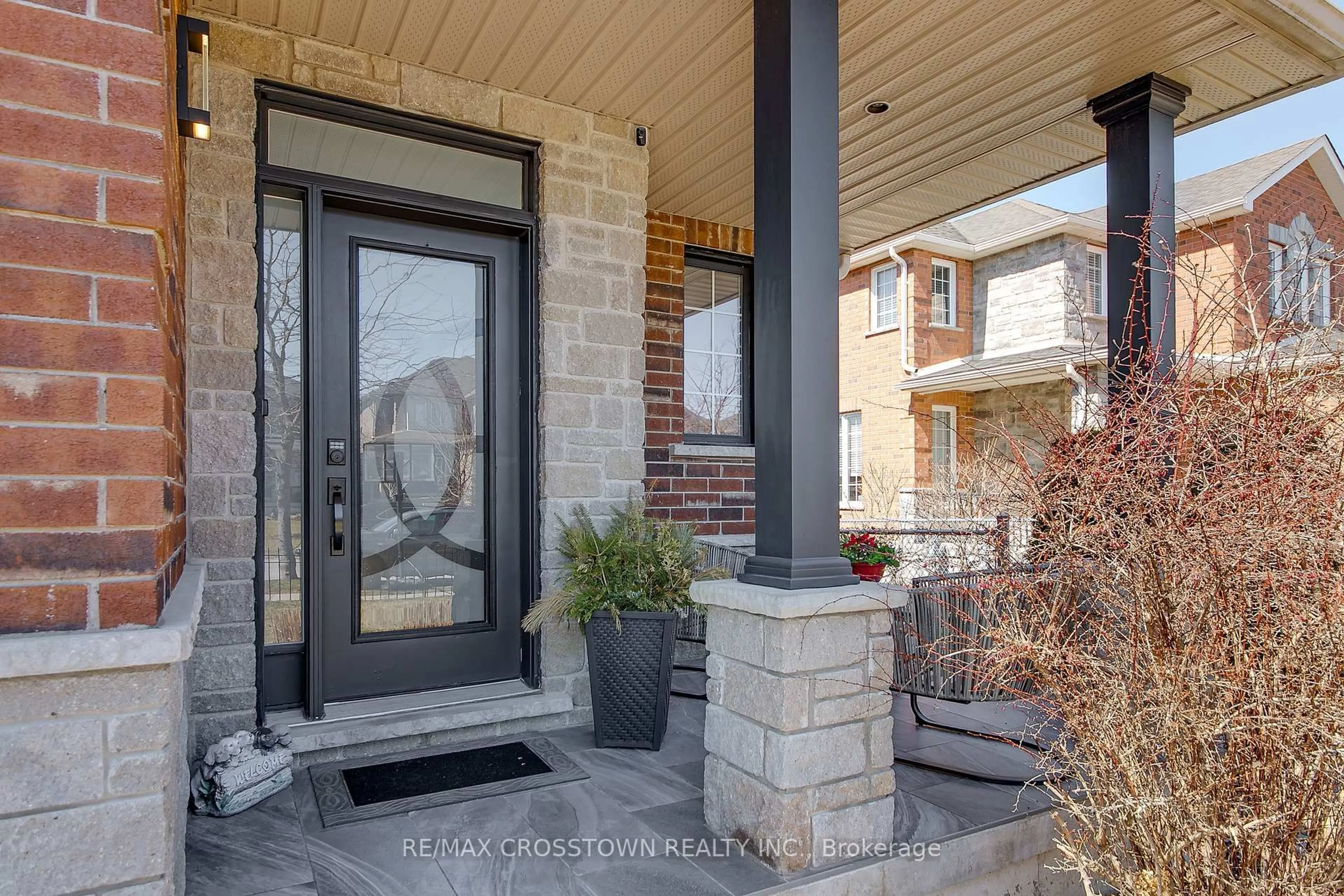 Indoor entryway for 56 Graihawk Dr, Barrie Ontario L4N 6G7