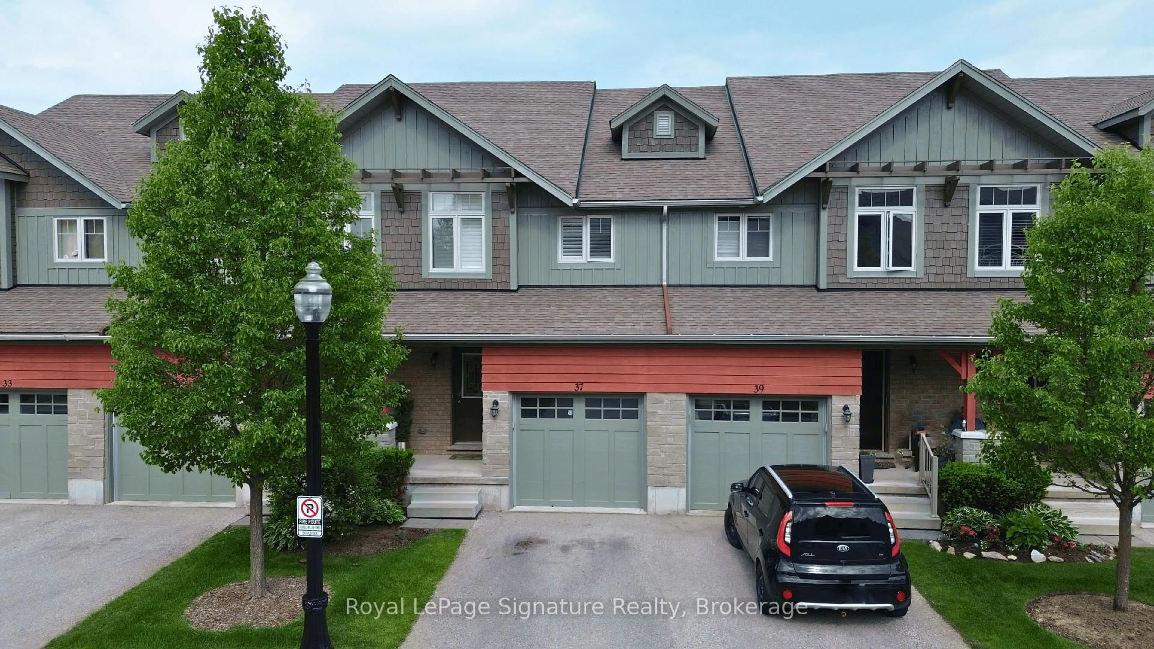 A pic from outside/outdoor area/front of a property/back of a property/a pic from drone, street for 37 Conservation Way, Collingwood Ontario L9Y 0G9