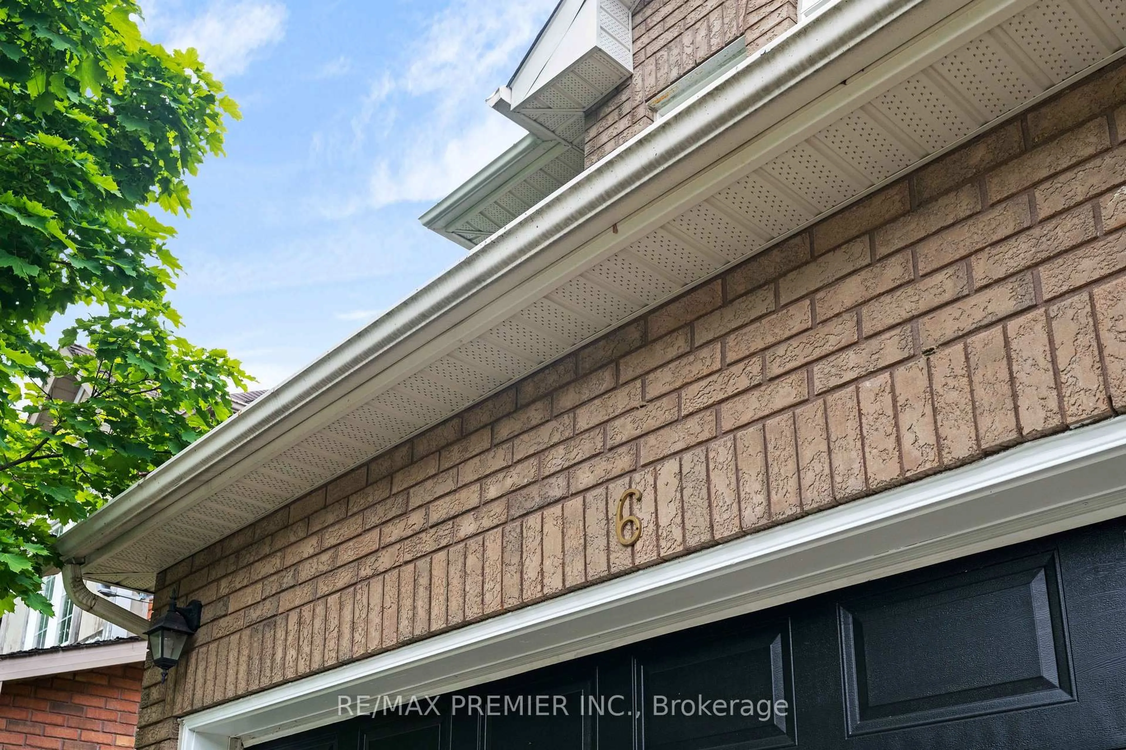 Home with vinyl exterior material, building for 6 Rose Valley Way, Wasaga Beach Ontario L9Z 3C5