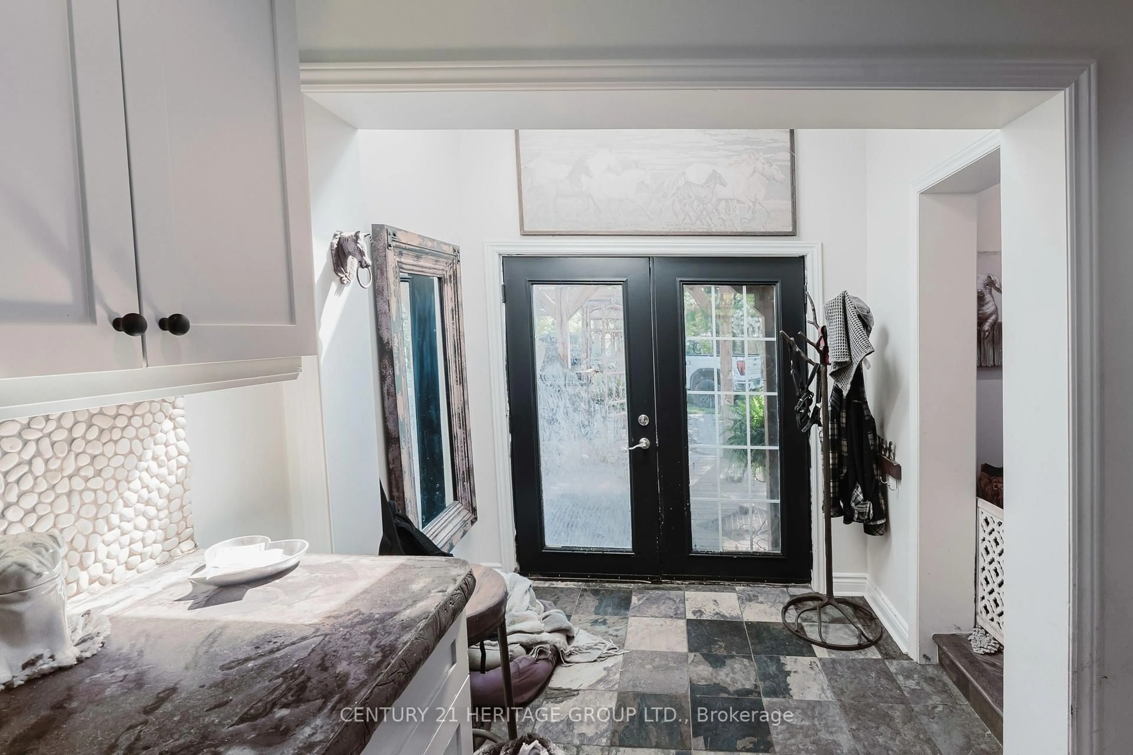Indoor entryway for 2090 Hwy 26 #on, Springwater Ontario L0L 1Y2