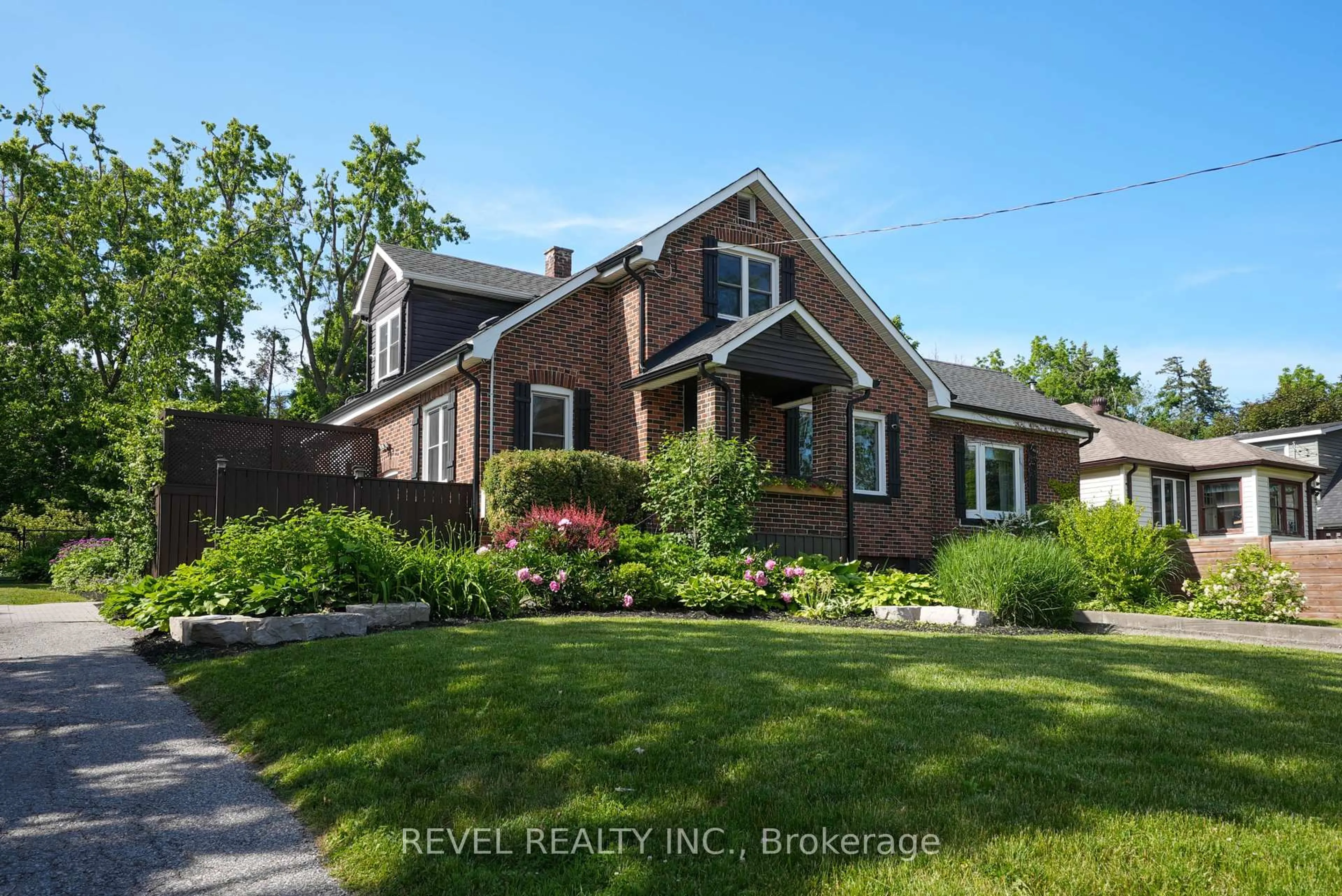 Home with brick exterior material, street for 36 Dalton St, Barrie Ontario L4N 1M3