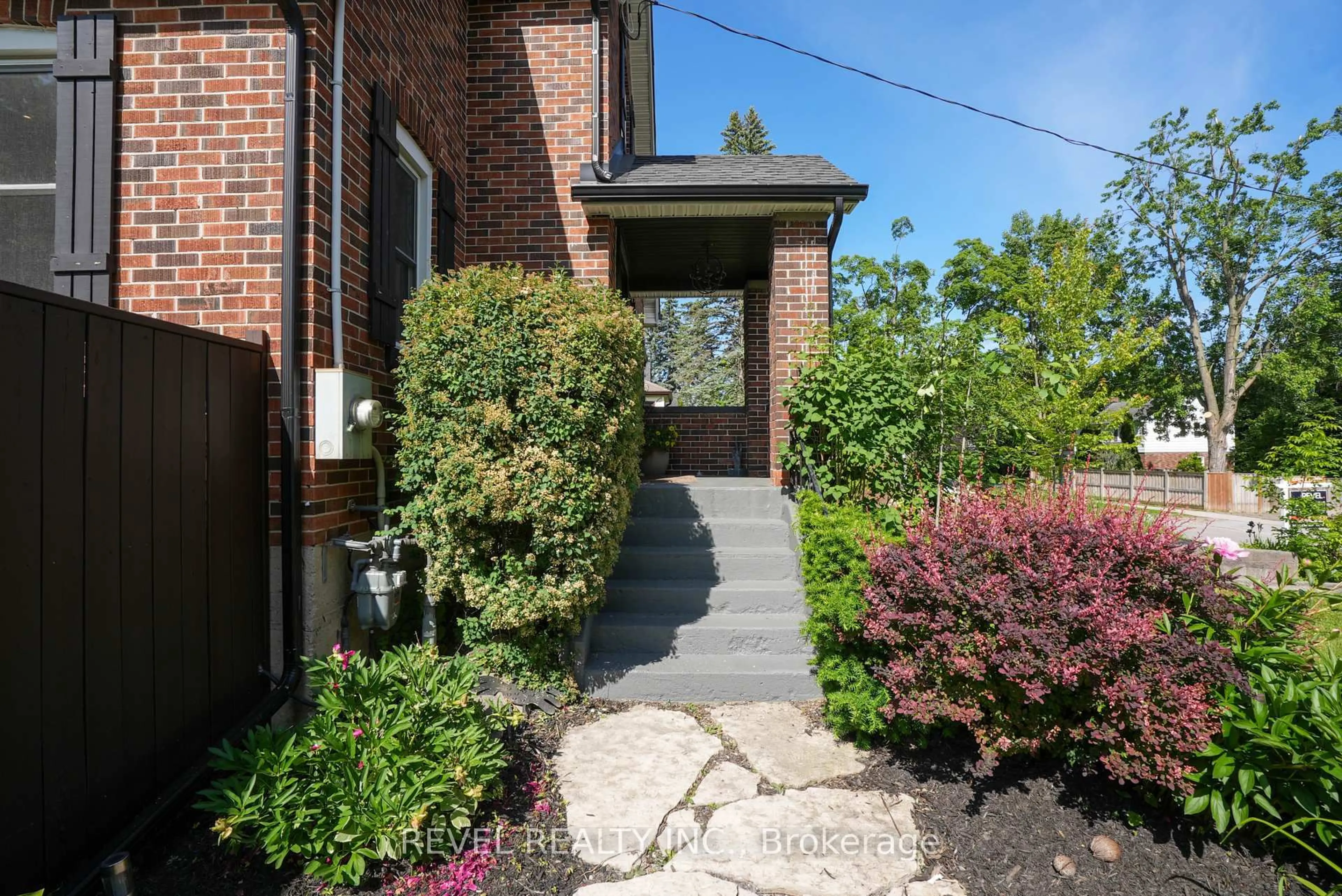 Unknown for 36 Dalton St, Barrie Ontario L4N 1M3