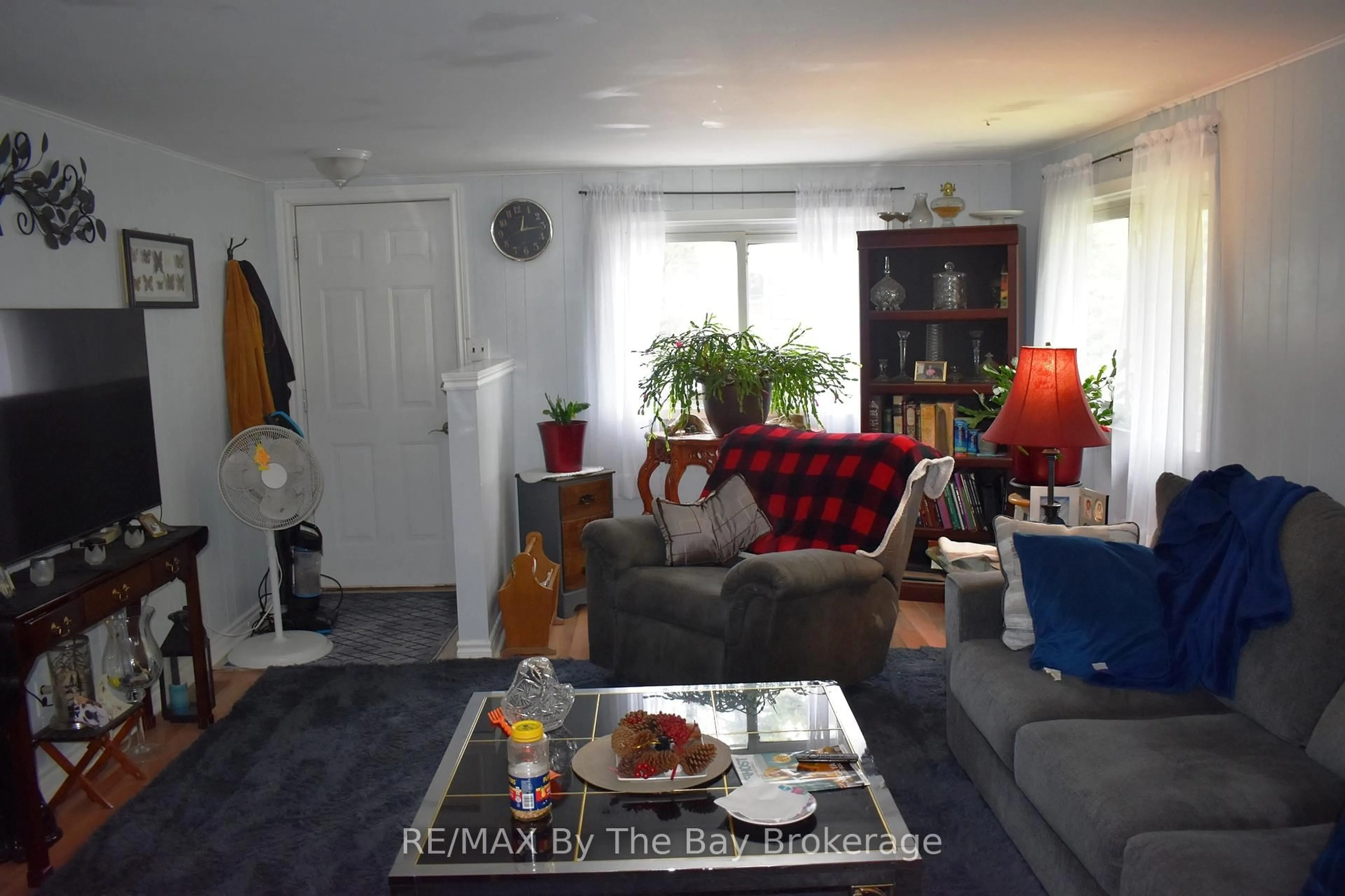 Living room with furniture, unknown for 810 River Rd, Wasaga Beach Ontario L9Z 2M7