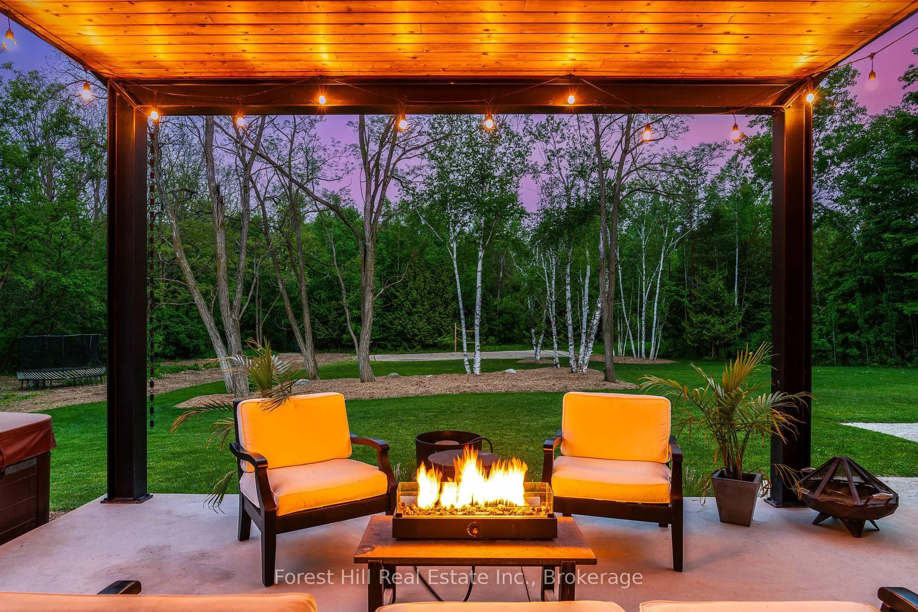 Patio, forest/trees view for 854 Sixth St, Clearview Ontario L9Y 3Y9
