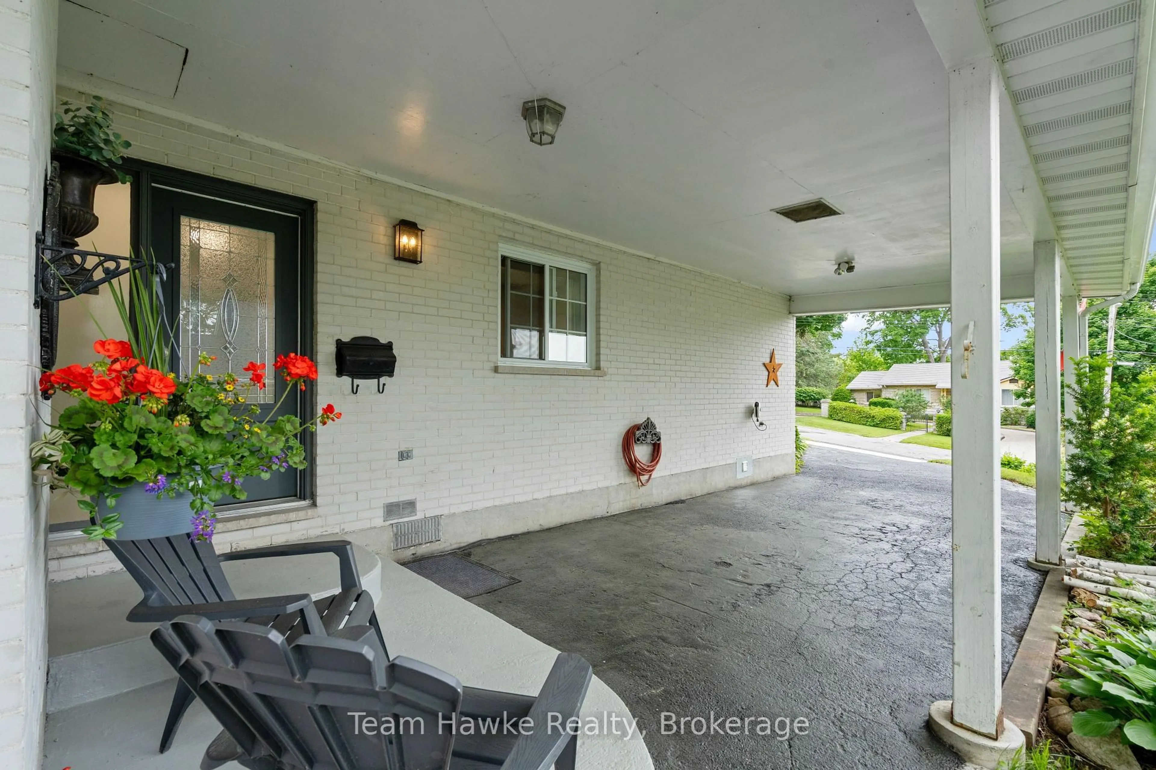 Unknown for 689 Dominion Ave, Midland Ontario L4R 1R9