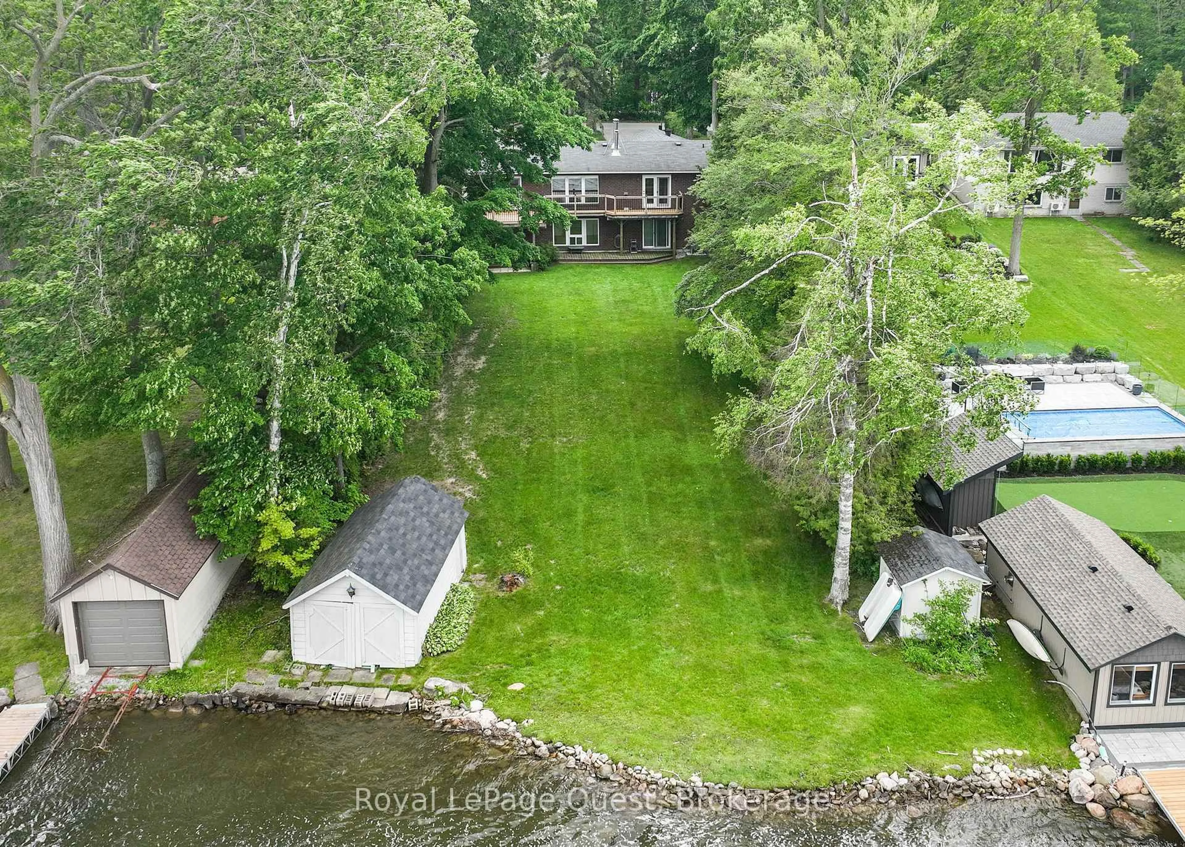 A pic from outside/outdoor area/front of a property/back of a property/a pic from drone, water/lake/river/ocean view for 27 Heyden Ave, Orillia Ontario L3V 6H1