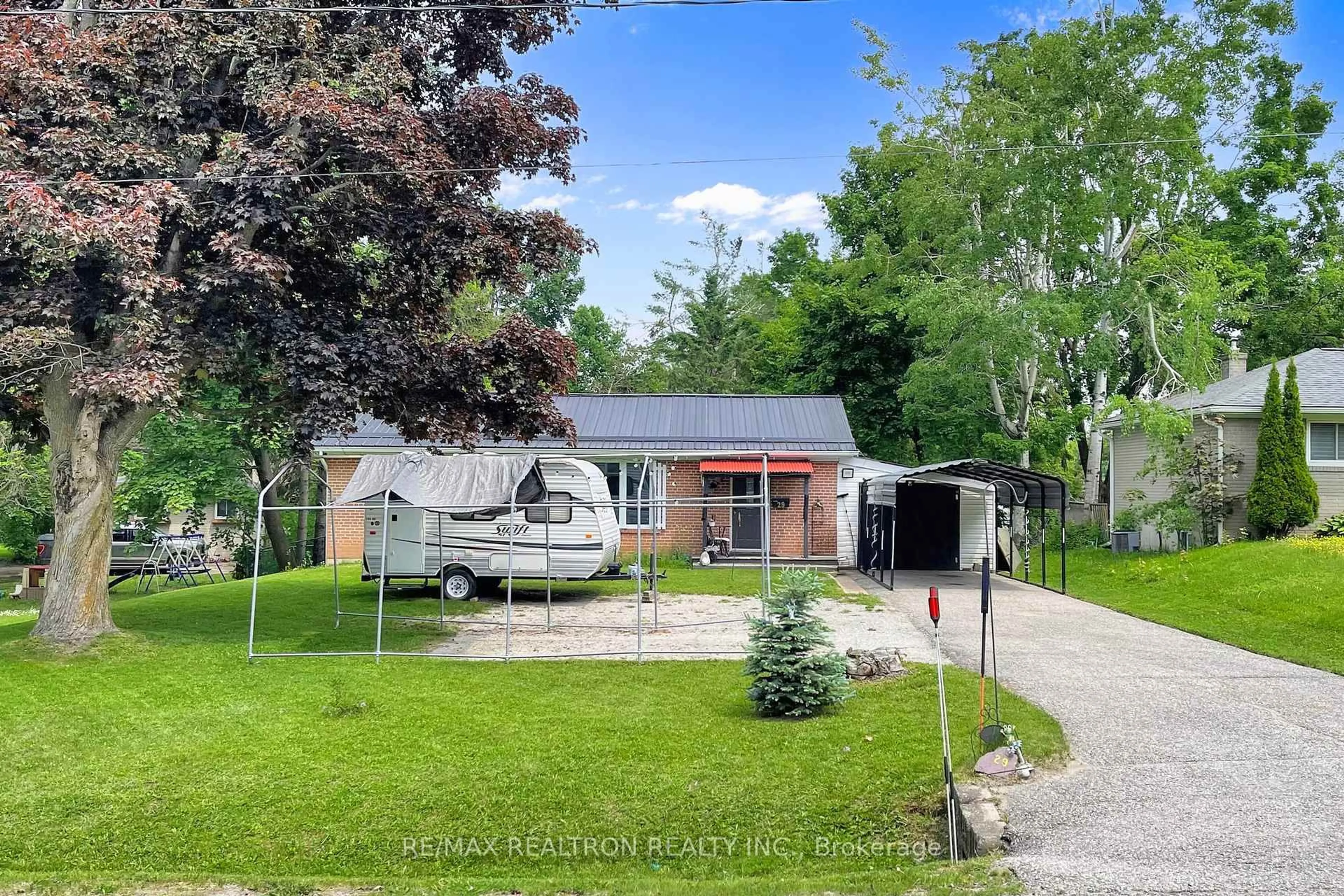 A pic from outside/outdoor area/front of a property/back of a property/a pic from drone, street for 29 QUINN Ave, Orillia Ontario L3V 3H6