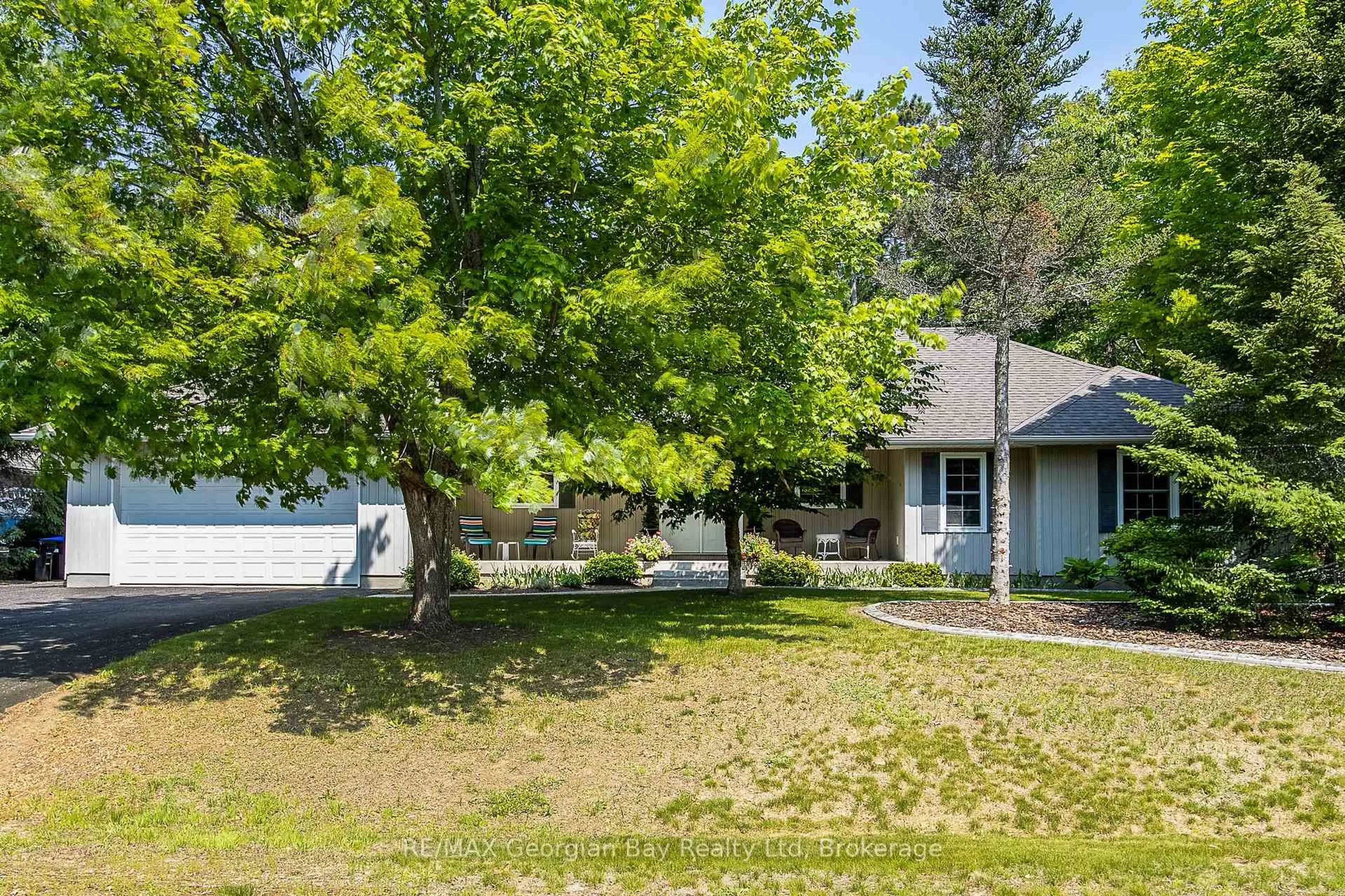 A pic from outside/outdoor area/front of a property/back of a property/a pic from drone, water/lake/river/ocean view for 25 STERLING Dr, Tiny Ontario L0L 2T0