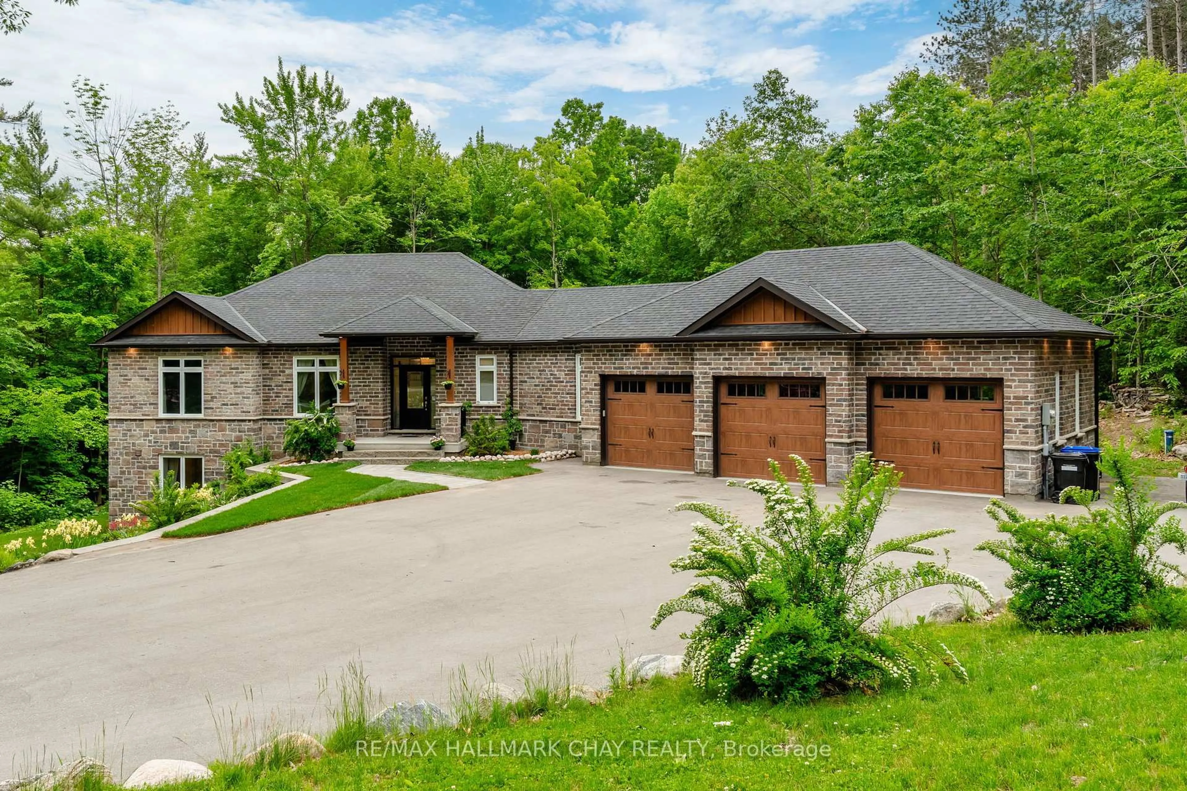 Home with brick exterior material, unknown for 2 Timberland Crt, Tiny Ontario L9M 0M3